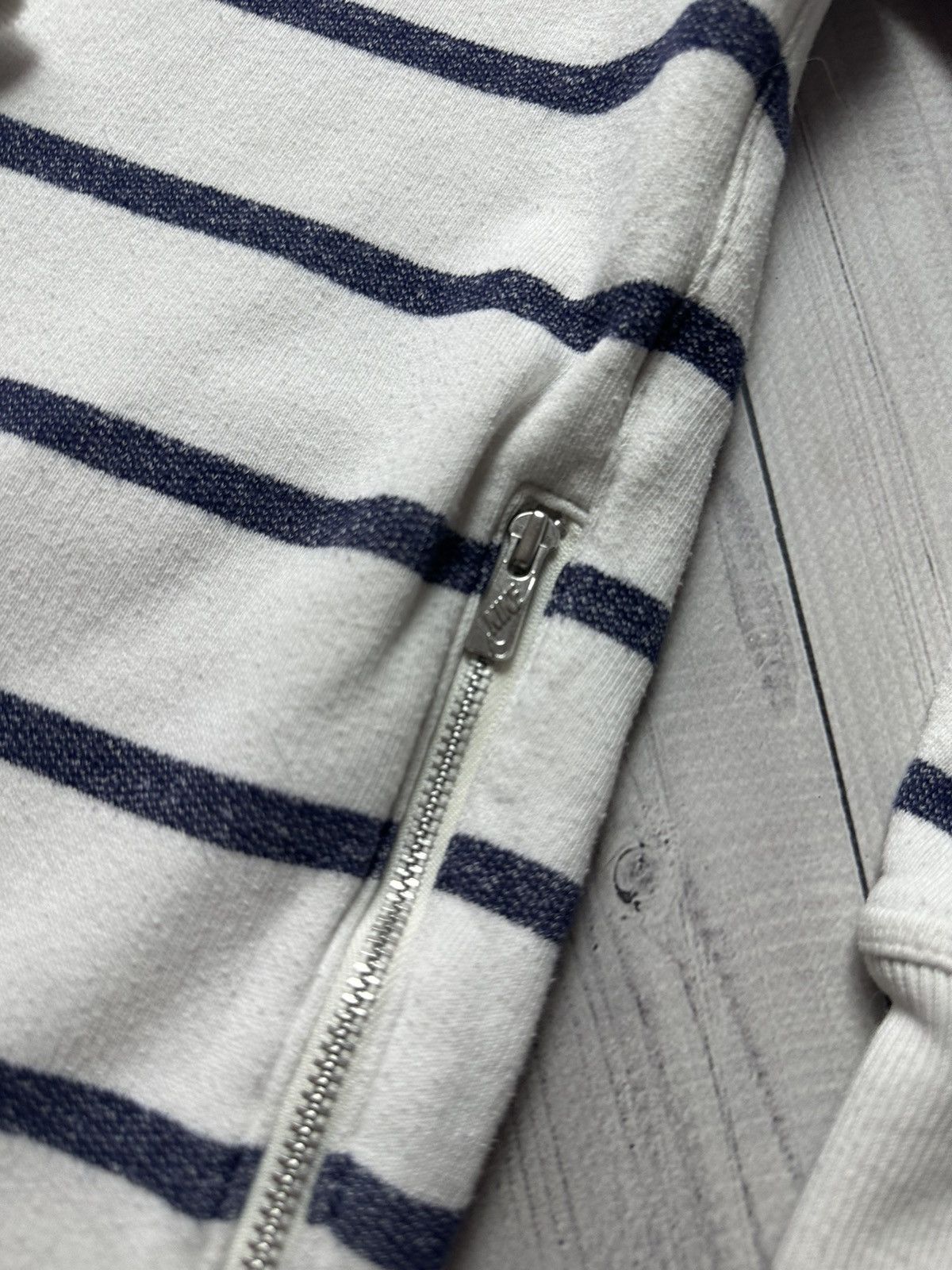 Vintage Vintage Nike sweatshirt striped size М Size US M / EU 48-50 / 2 - 4 Thumbnail