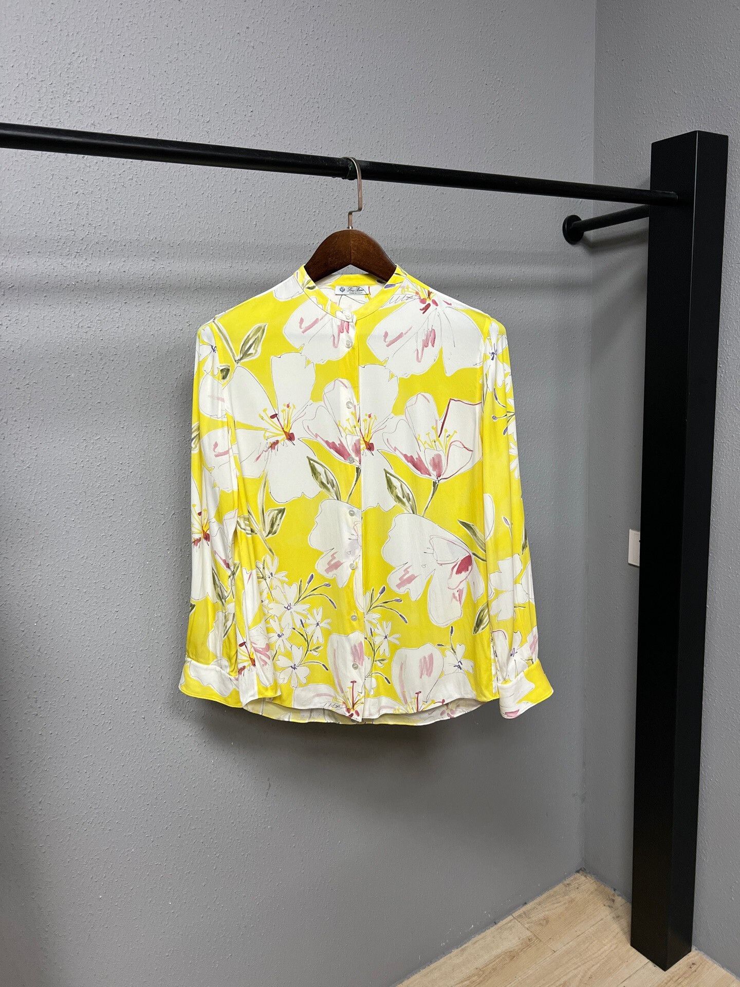 Loro Piana Loro Piana Silk Floral Shirt Size 40 Size M / US 6-8 / IT 42-44 - 1 Thumbnail