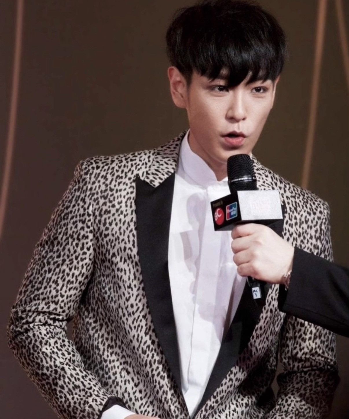 Saint Laurent Paris Saint Laurent 14SS Satin Peak Lapel Blazer Size US XS / EU 42 / 0 - 7 Thumbnail