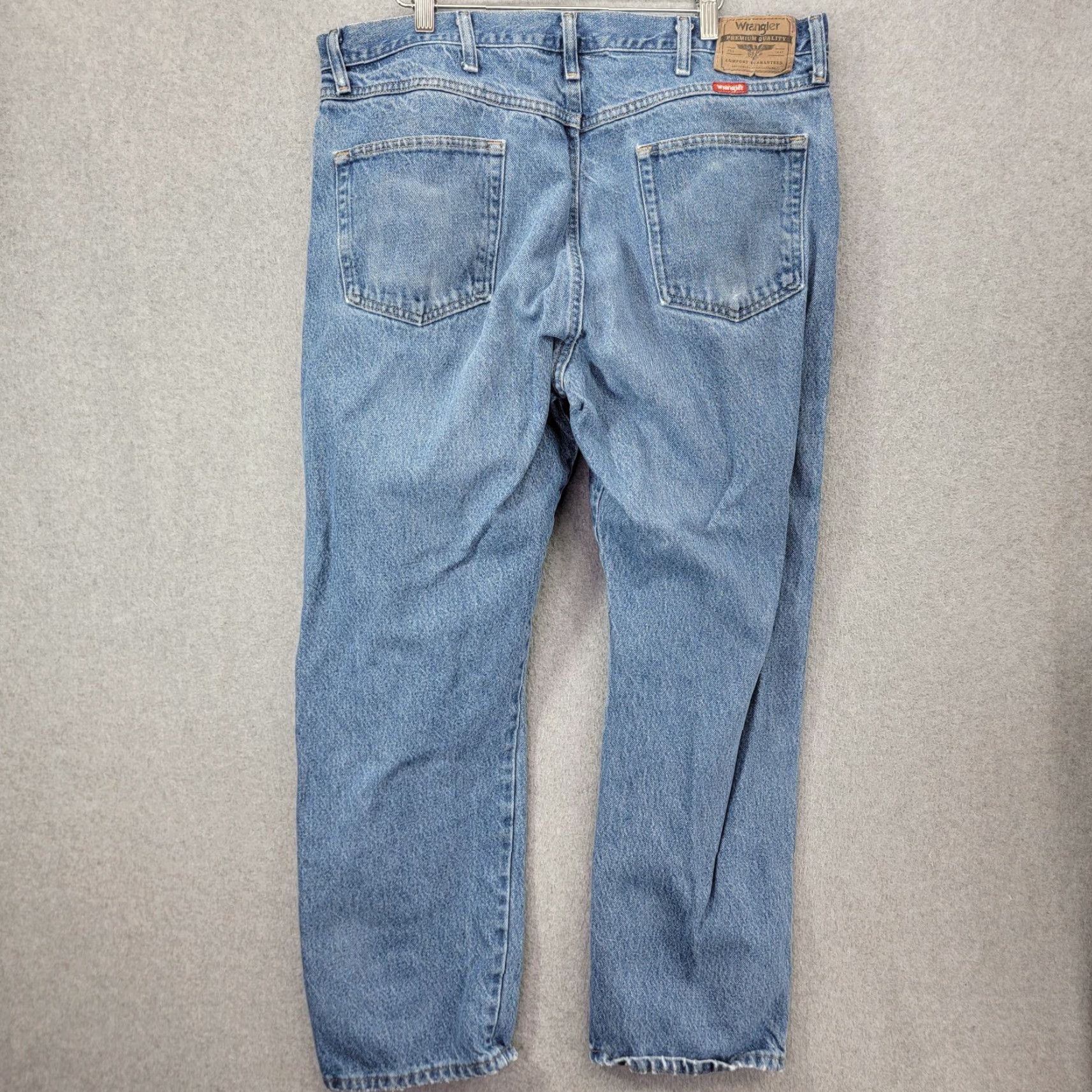 Wrangler Wrangler Jeans Mens 40x30 light Wash Regular Fit Straight 96501MR vintage Wrangler Jeans Mens 40x30 light Wash Regular Fit Straight 96501MR vintage Size US 40 / EU 56 - 5 Thumbnail