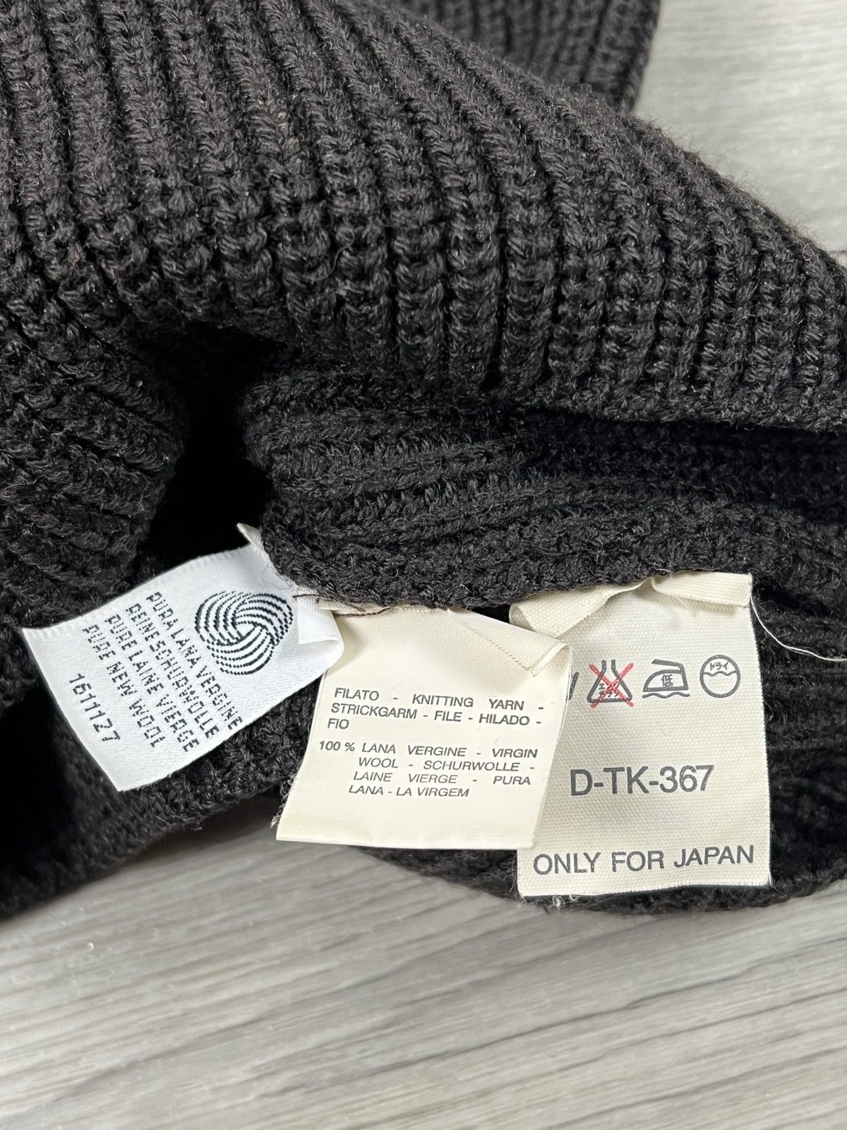 Max Mara Max Mara black wool knit top cropped sweater Italy size s Size S / US 4 / IT 40 - 10 Thumbnail