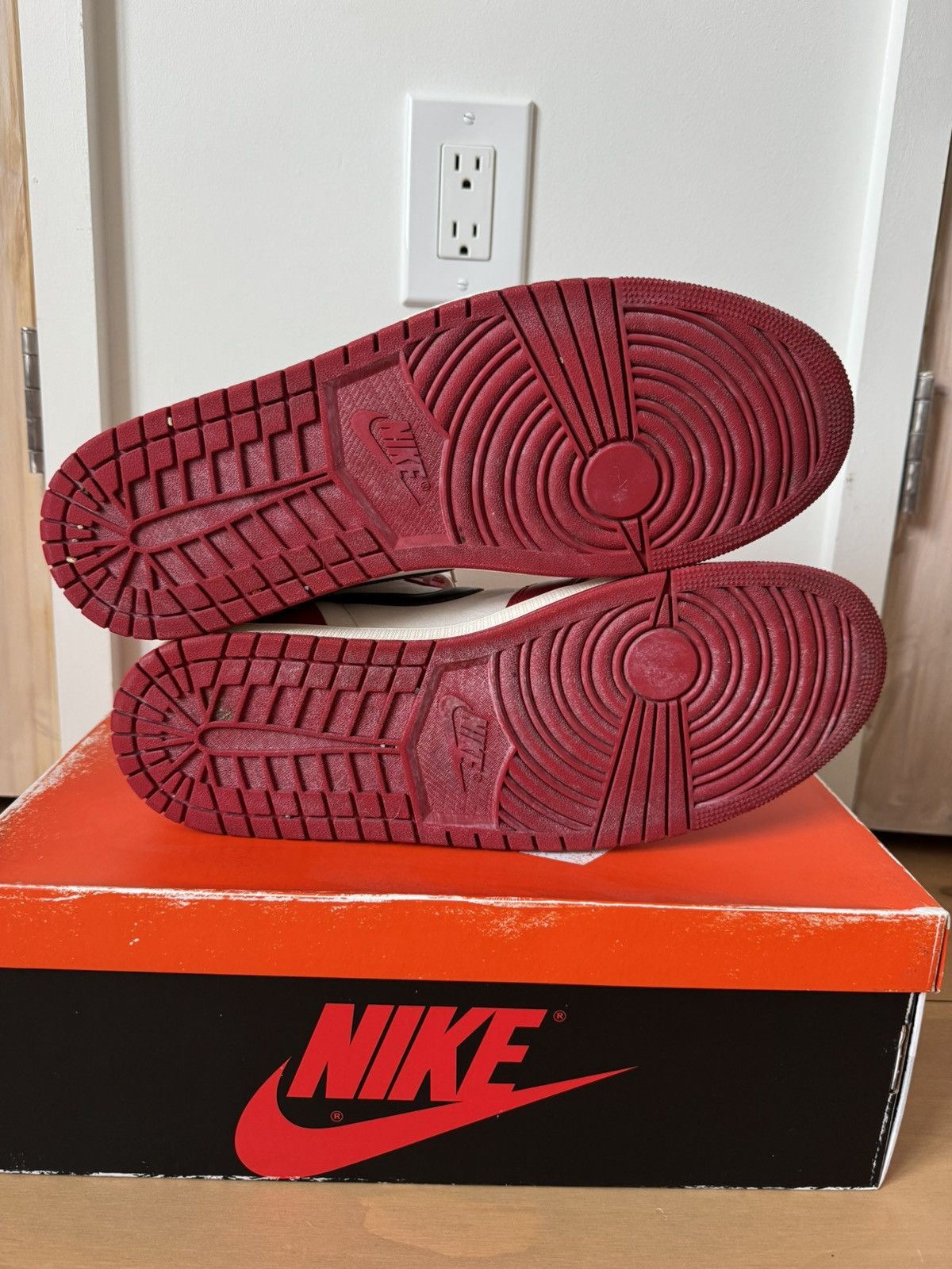 Jordan Brand Air Jordan 1 Retro High OG Chicago Lost & Found Size US 15 / EU 48 - 6 Thumbnail