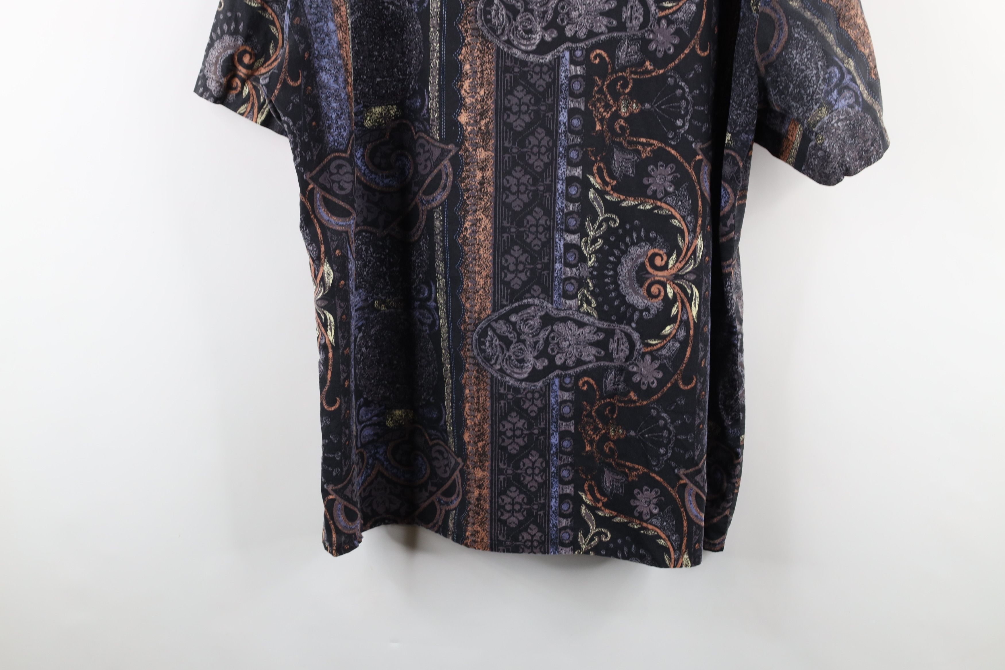 Vintage Vintage 90s Streetwear Rainbow Tapestry Collared Shirt Size US L / EU 52-54 / 3 - 13 Thumbnail