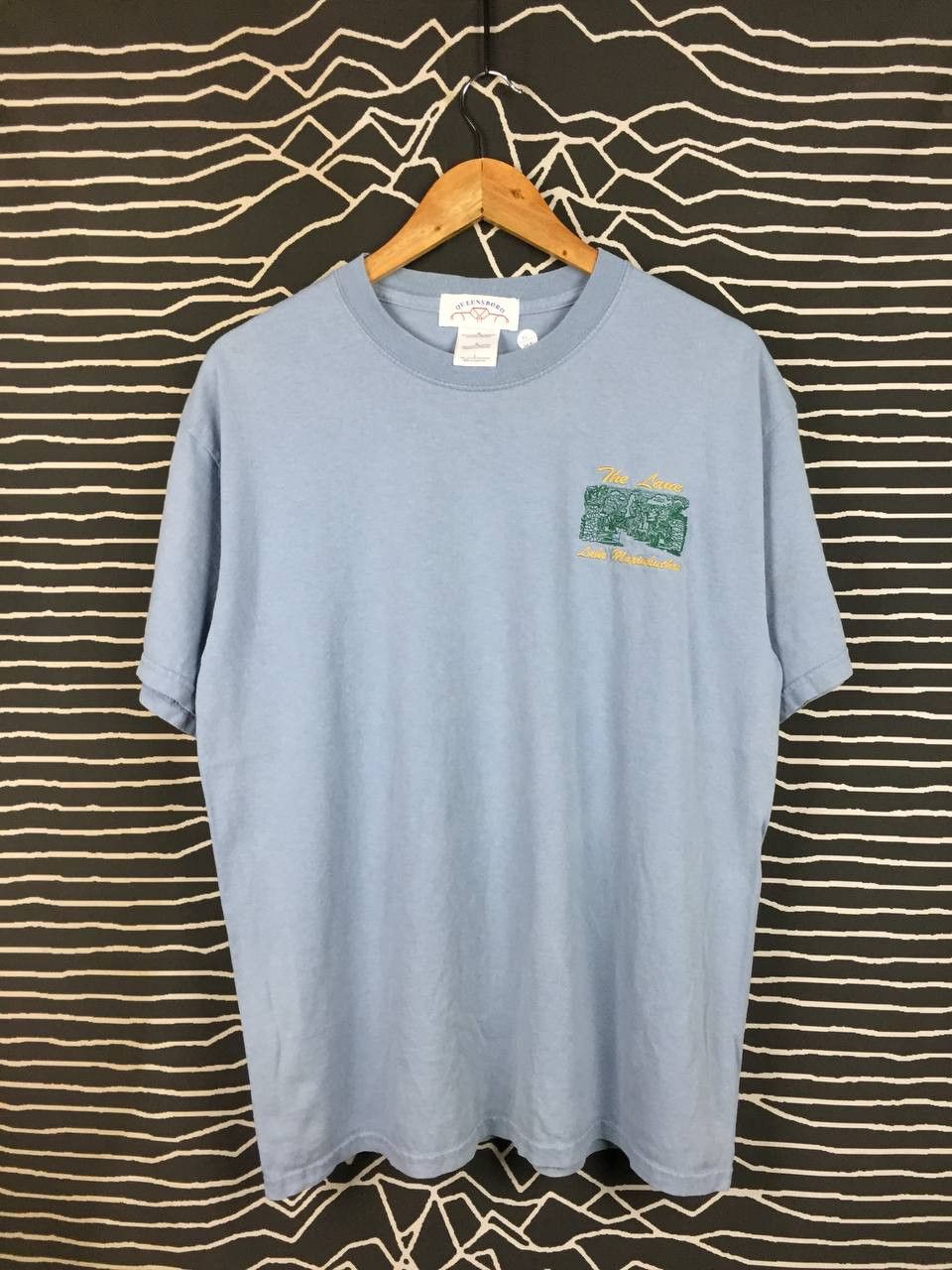 Vintage Vtg Queensboro Lake Maxinkuckee Indiana Embroidered Logo Tee Size US L / EU 52-54 / 3 - 1 Thumbnail