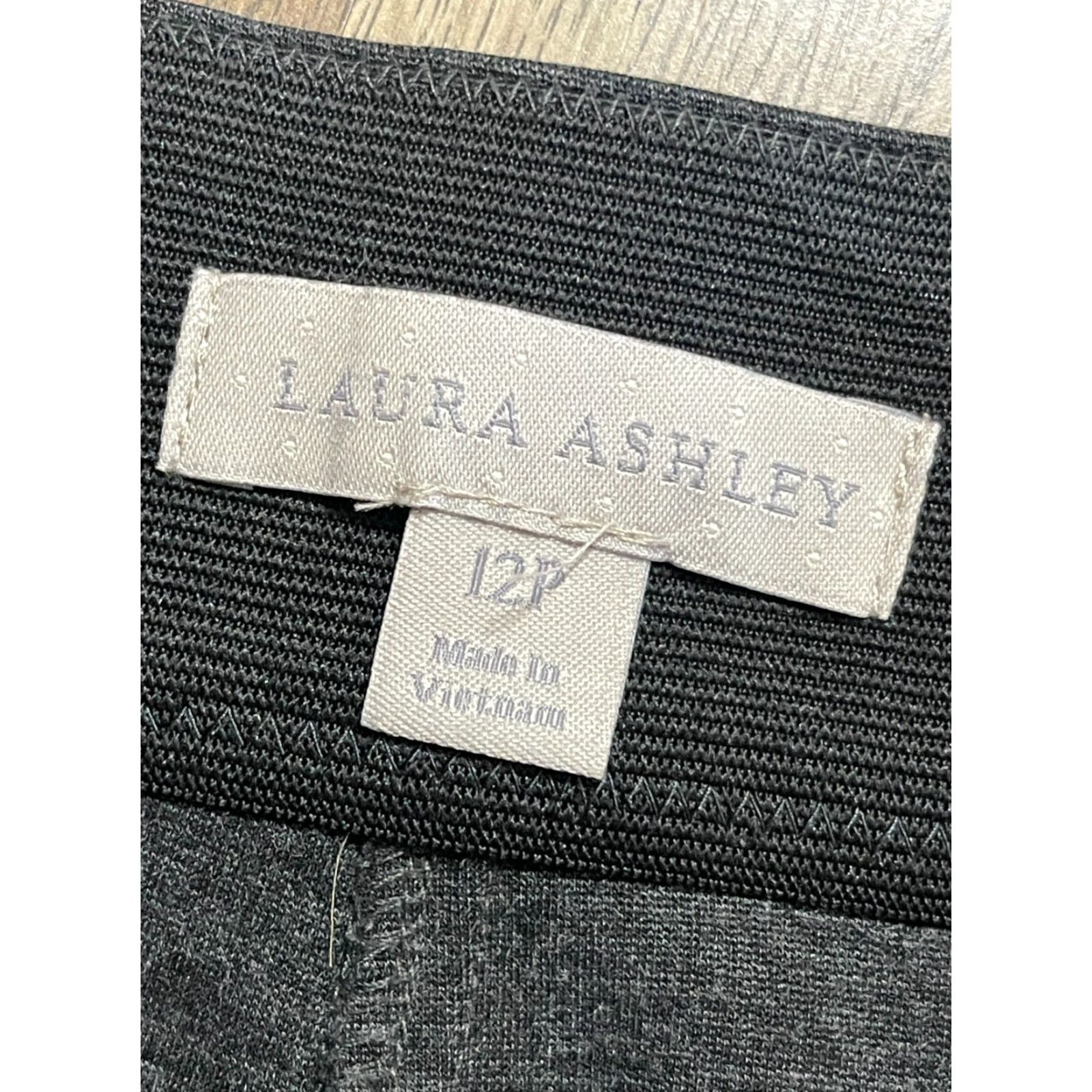 Laura Ashley Laura Ashley Pants Women's 12P Petite Gray Pull On Cropped Straight 25.5 In Inseam Girls? Size 34" / US 12 / IT 48 - 6 Thumbnail