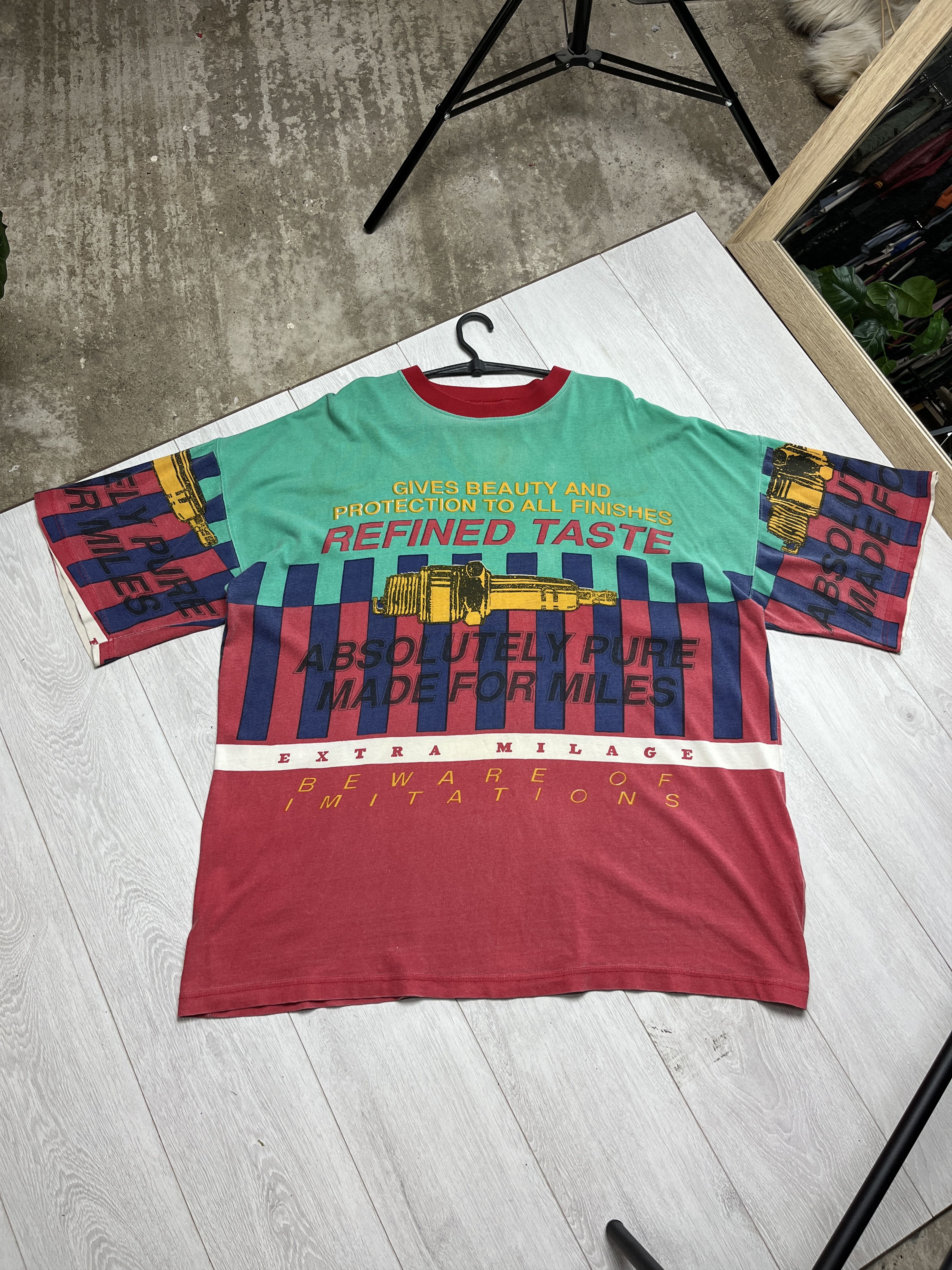 Vintage 1980s VINTAGE SPARK PLUG ALL OVER PRINT FADED TEE - 835 Size US XXL / EU 58 / 5 - 1 Thumbnail