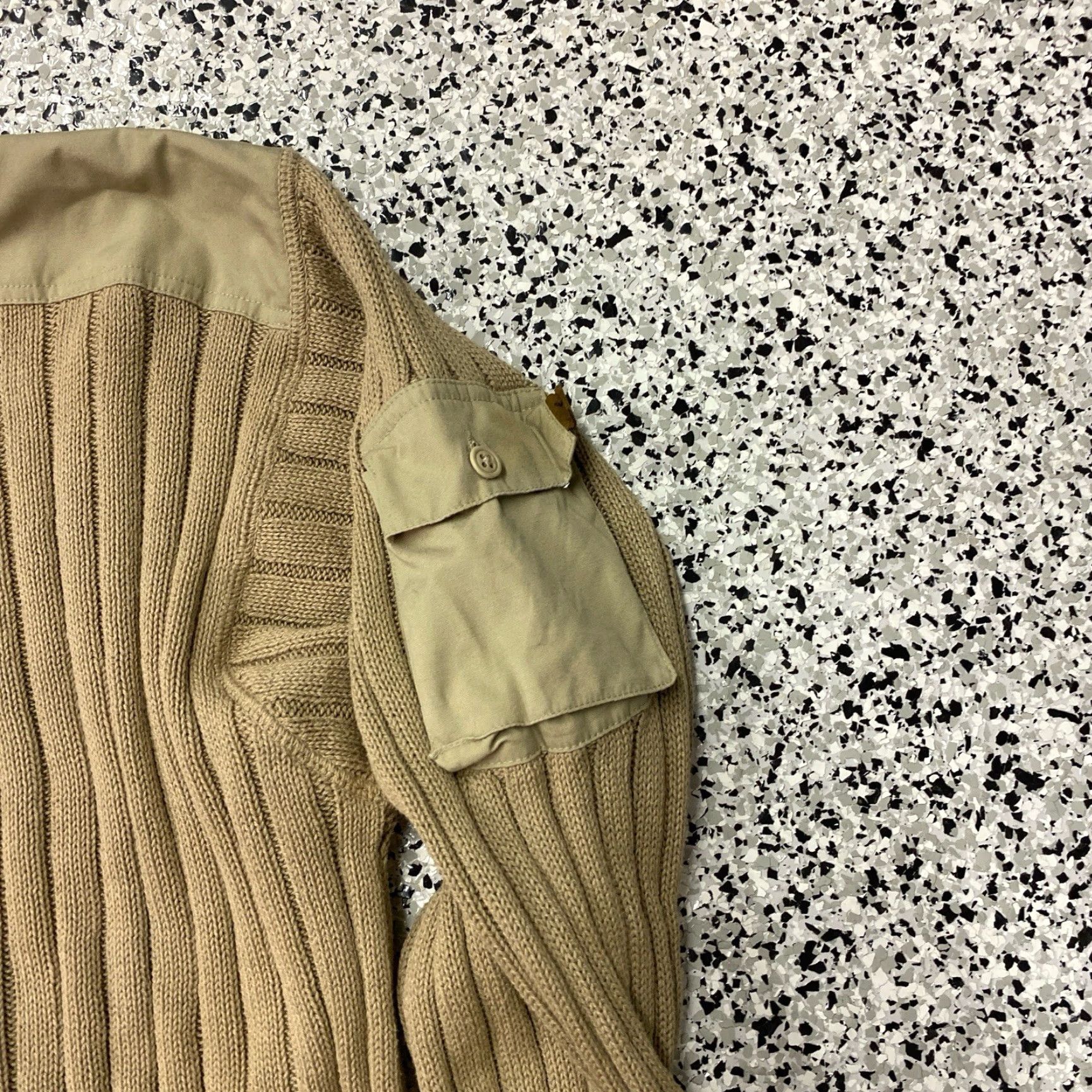 Eddie Bauer VINTAGE Eddie Bauer Sweater Mens M Beige Crewneck Ribbed Pocket Crewneck Knit Lightweight All Seasons Classic Preppy Mens Size US M / EU 48-50 / 2 - 2 Thumbnail