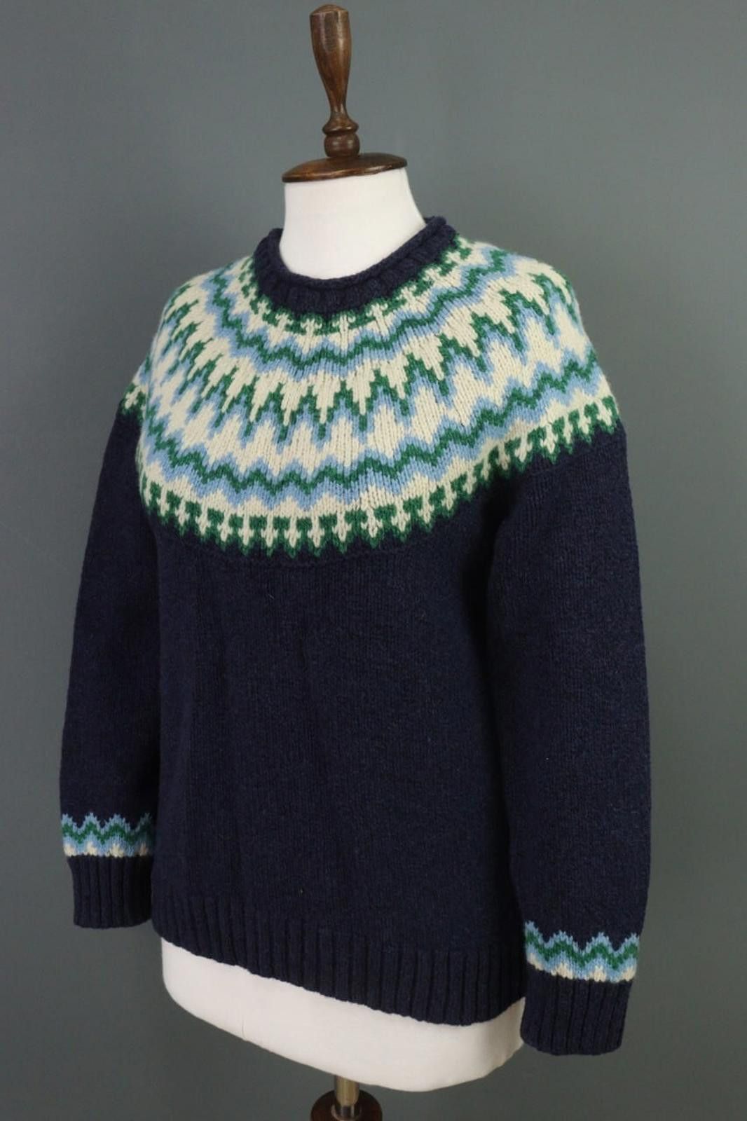 L.L. Bean L.L.Bean Navy Geometric 100% Wool Crew Neck Sweater Size M Size M / US 6-8 / IT 42-44 - 9 Thumbnail