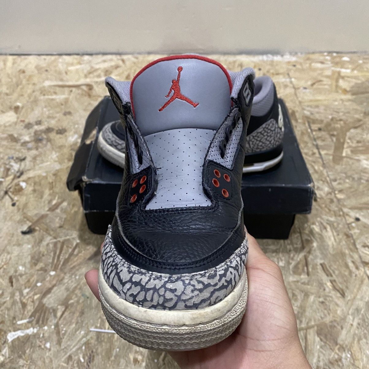 Jordan Brand × Nike Jordan 3 Black Cement Retro Size 7G Size US 7 / EU 40 - 7 Thumbnail