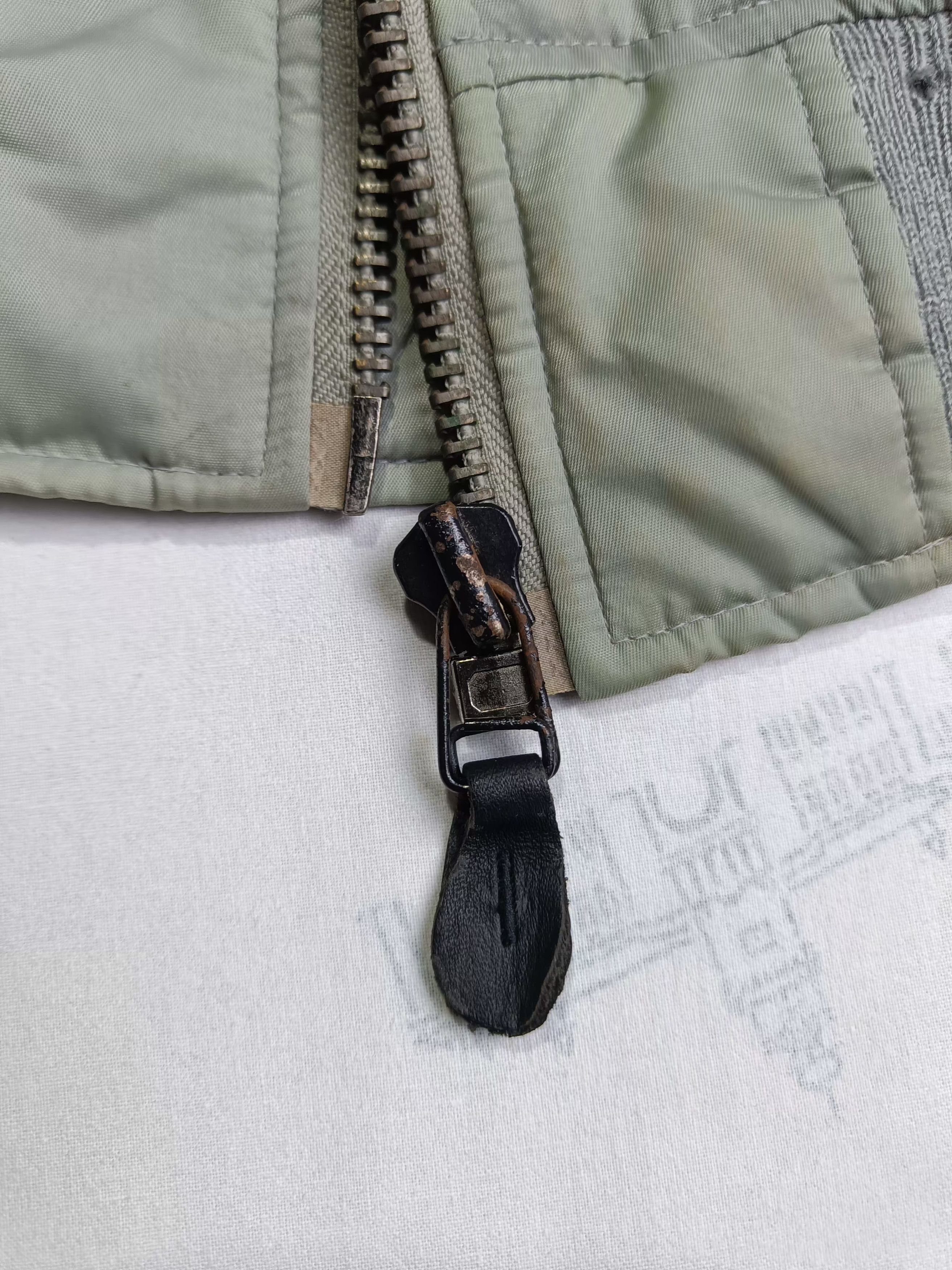Alpha Industries Vintage USAF Llyer’s Man Intermediate MA-1 Bomber Vest Size US L / EU 52-54 / 3 - 11 Thumbnail