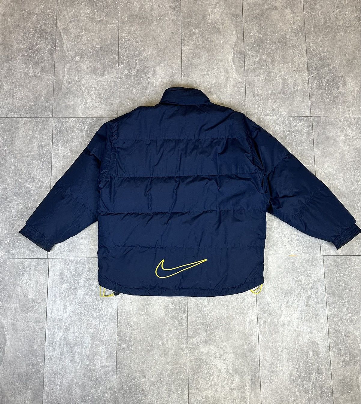 Vintage Men’s vintage rare Nike overprint logo Down jacket Size US L / EU 52-54 / 3 - 3 Thumbnail