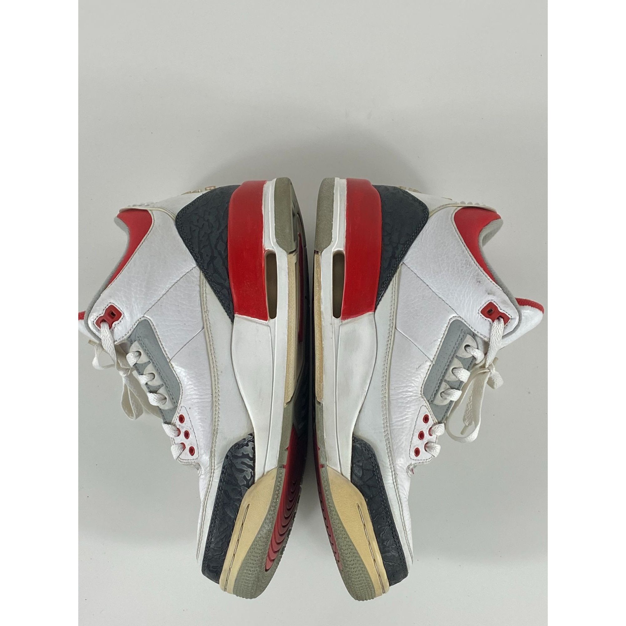 Jordan Brand Jordan 3 Retro Fire Red (2013) Sneakers (136064-120) Size 9 Size US 9 / EU 42 - 4 Thumbnail