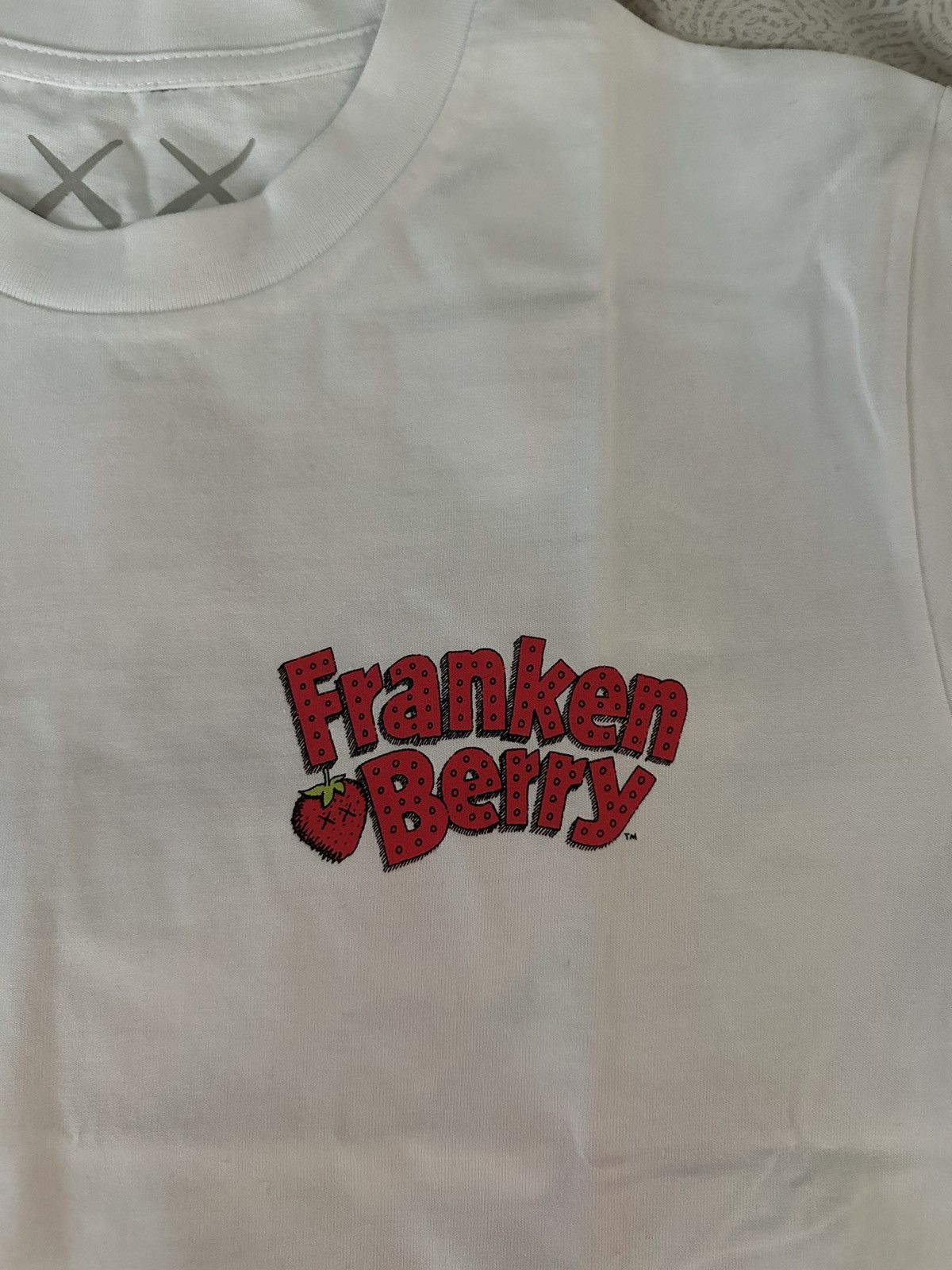 Kaws Kaws x Monsters Frankyn Berry T-shirt White Size US S / EU 44-46 / 1 - 4 Thumbnail