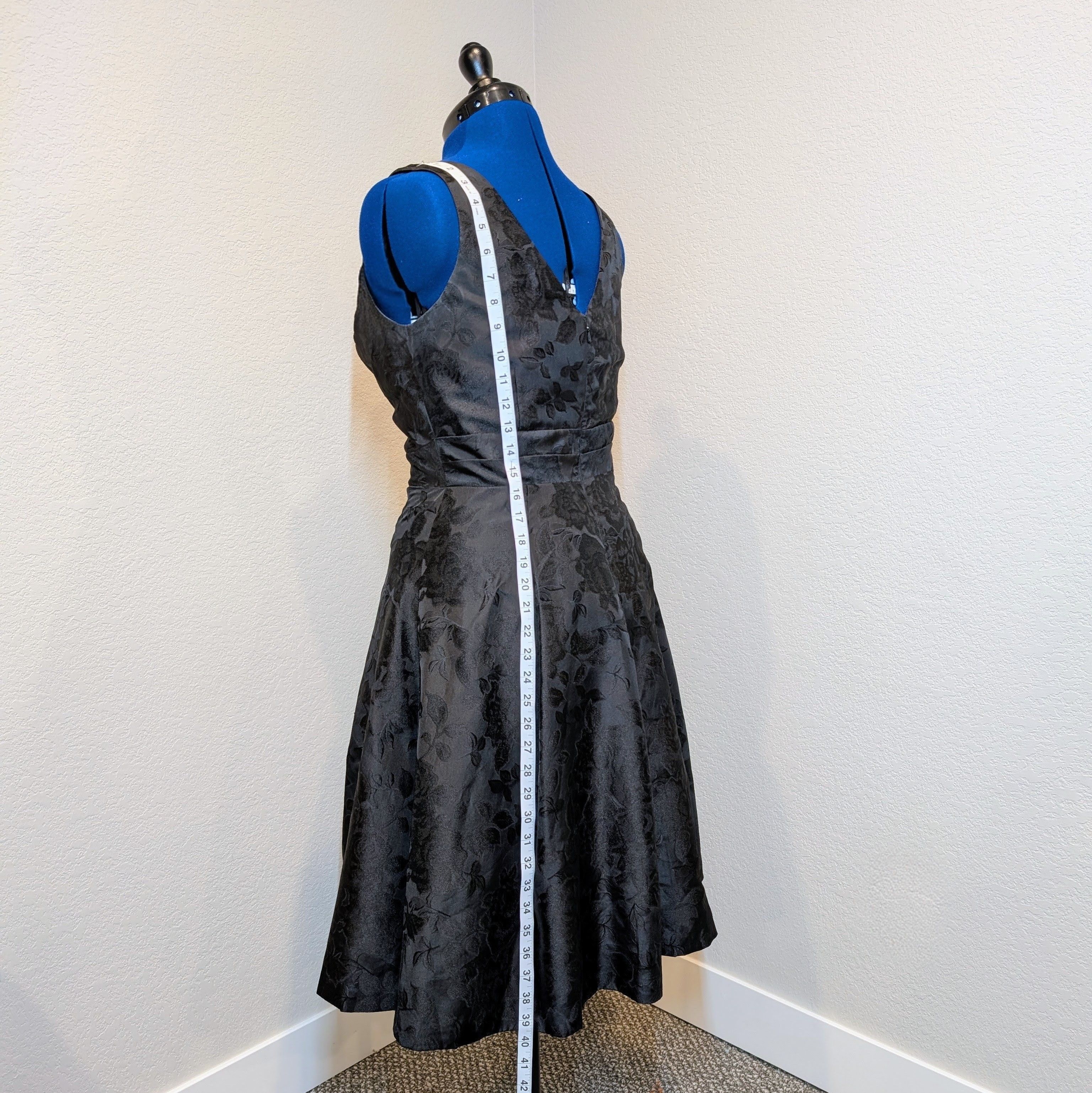 White House Black Market Black Jacquard A-Line V-Neck Midi Dress WHBM Size 6 Size M / US 6-8 / IT 42-44 - 10 Thumbnail