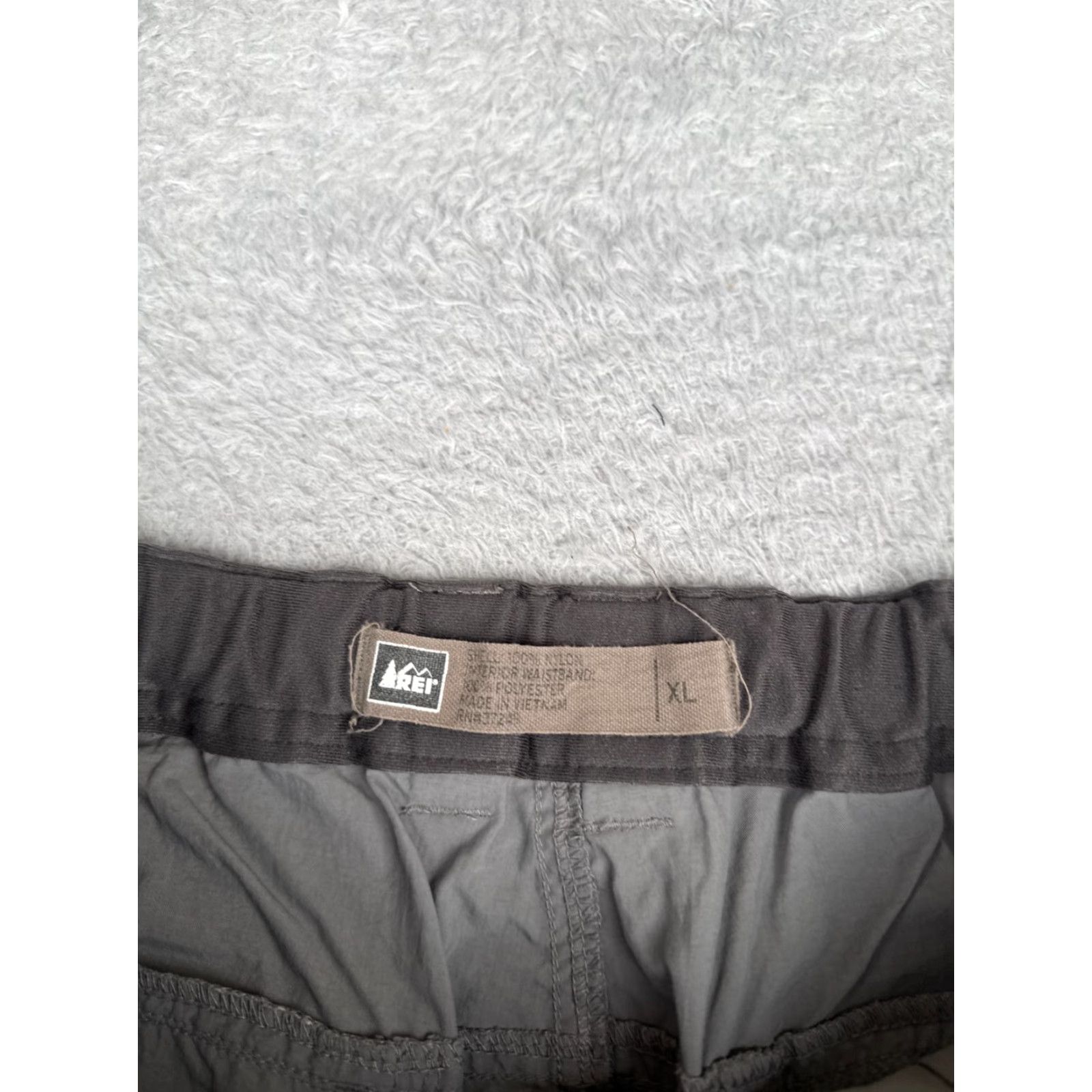 Vintage REI Men Cargo Shorts XL Gray 100% Nylon Lightweight Pockets Quick Dry Belted 40x9 Casual Travel Summer Fall Spring Vintage: No Size US 36 / EU 52 - 7 Thumbnail