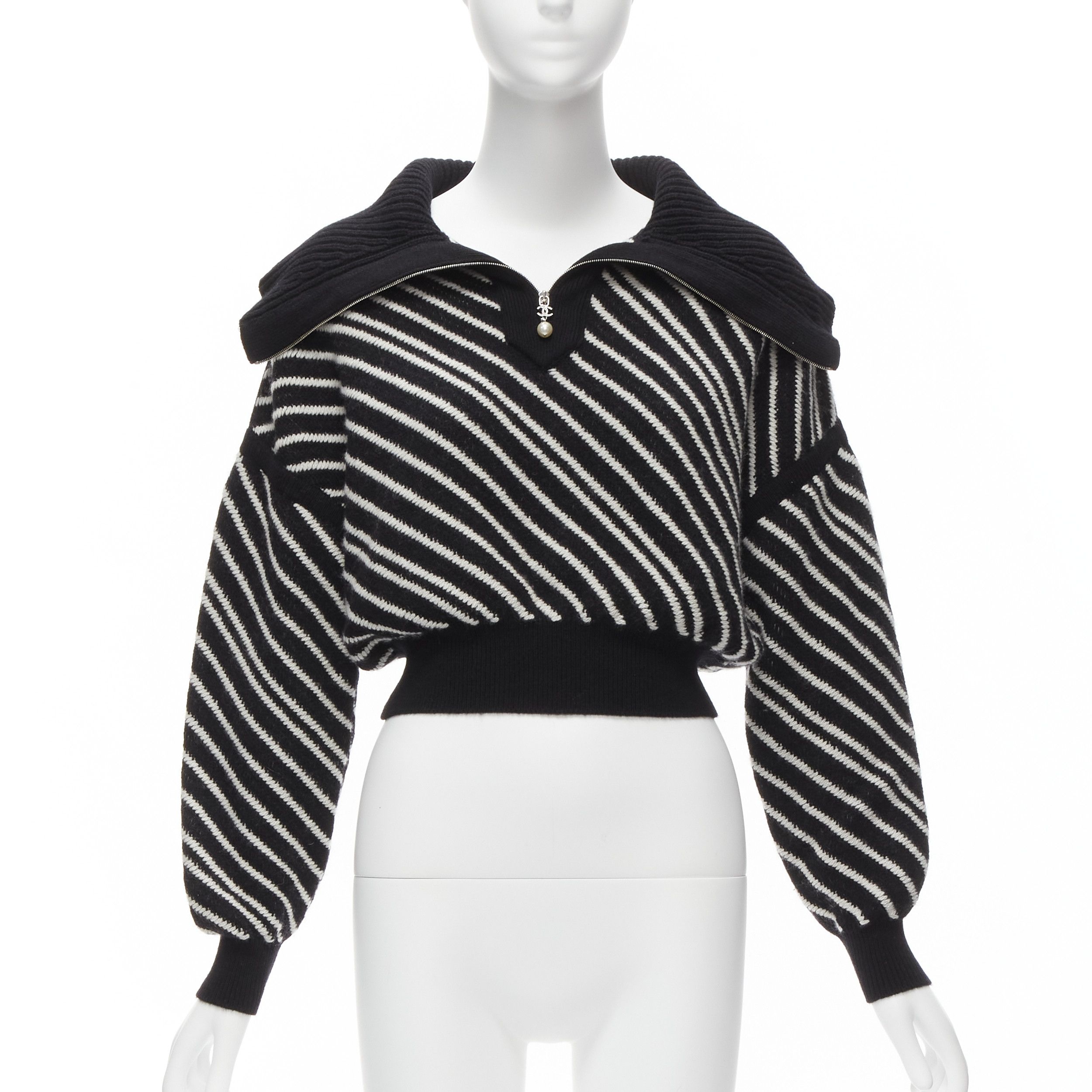Chanel CHANEL 100% cashmere black white diagonal stripe CC crystal logo cropped sweater FR34 XS Size XS / US 0-2 / IT 36-38 - 1 Thumbnail