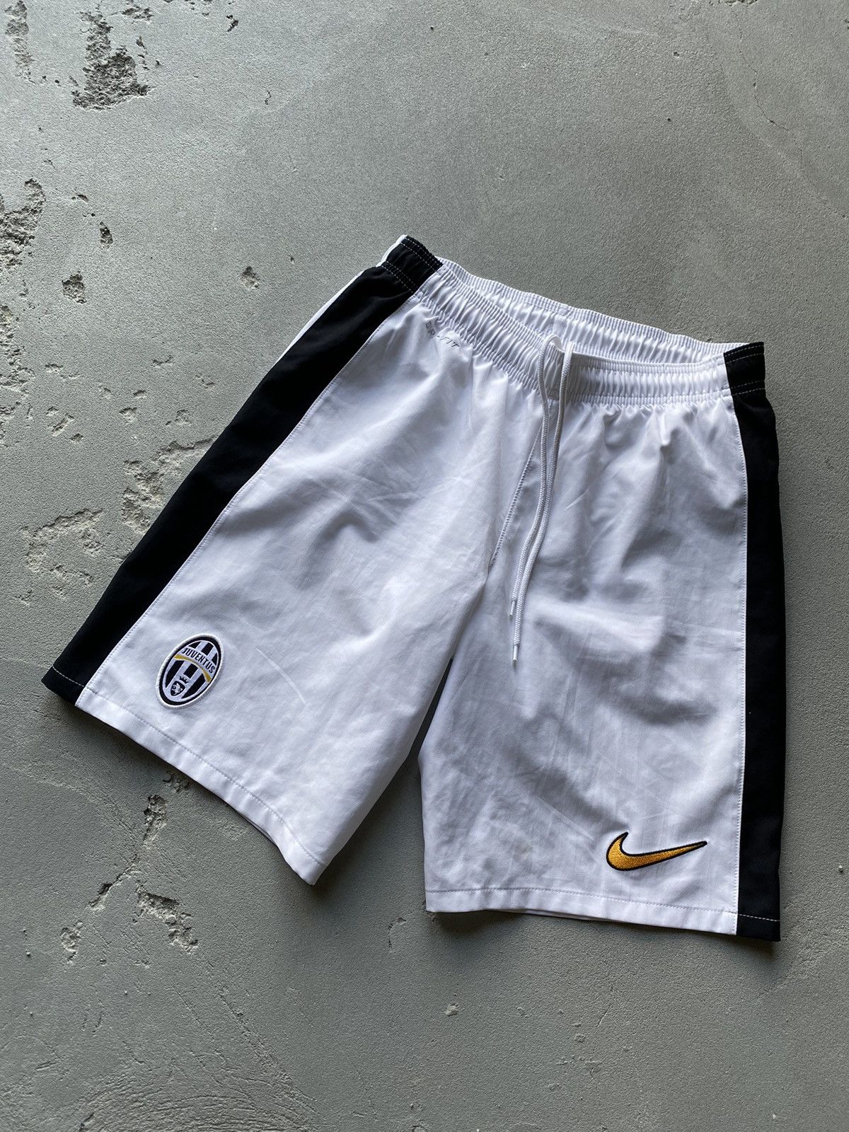 Nike Vintage Nike Juventus soccer shorts size -S Size US 30 / EU 46 - 1 Thumbnail