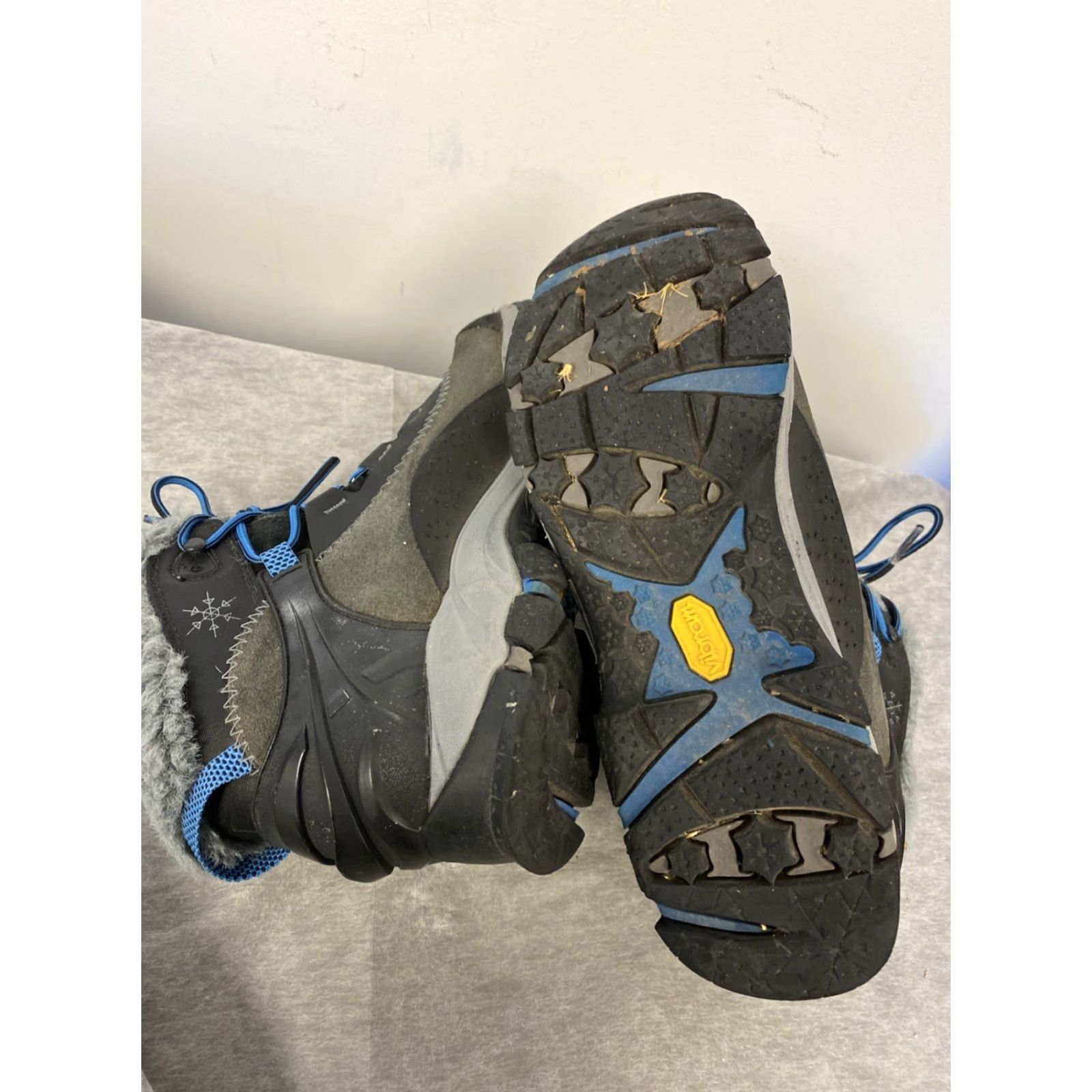 Merrell Merrell Boots Arc 6 Beluga Women’s 7 Gray Suede Waterproof Hiking /0101 Size US 7 / IT 37 - 7 Thumbnail