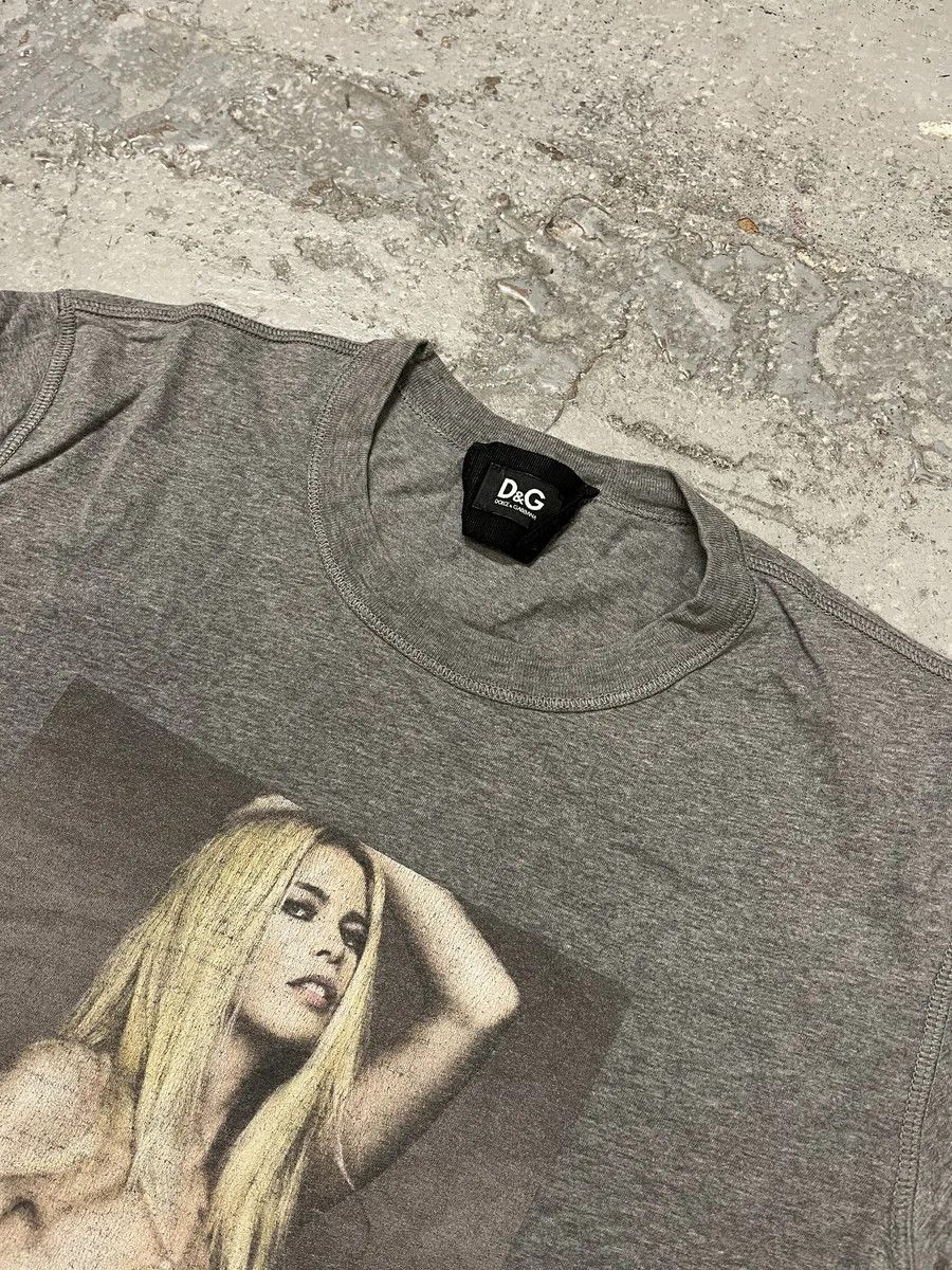 Dolce & Gabbana 2000s Dolce & Gabbana Claudia Schiffer Naked Grey T-Shirt Size US S / EU 44-46 / 1 - 5 Thumbnail