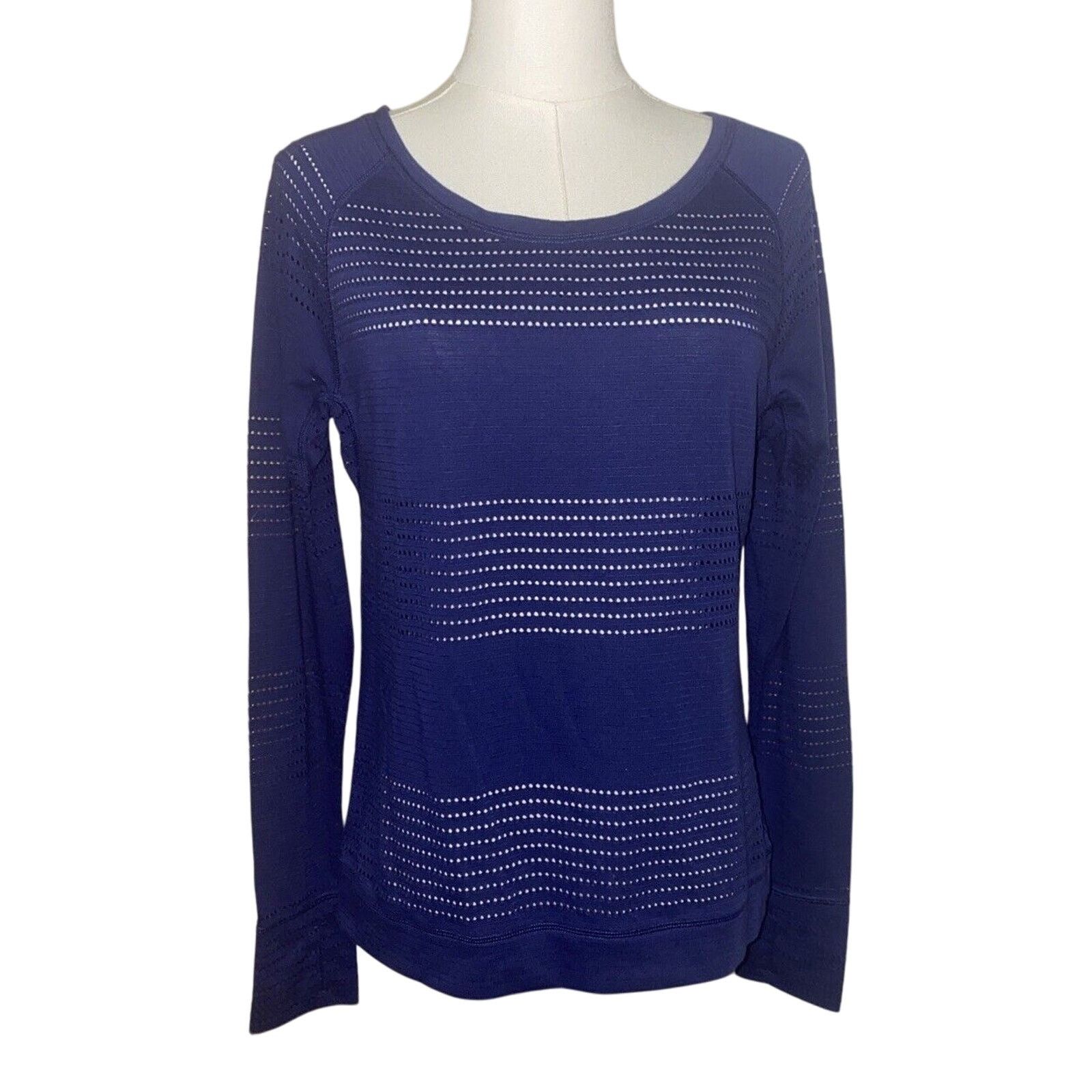 Athleta Athleta Size XS Long Sleeve Activewear Shirt Blue EUC Size XS / US 0-2 / IT 36-38 - 1 Thumbnail
