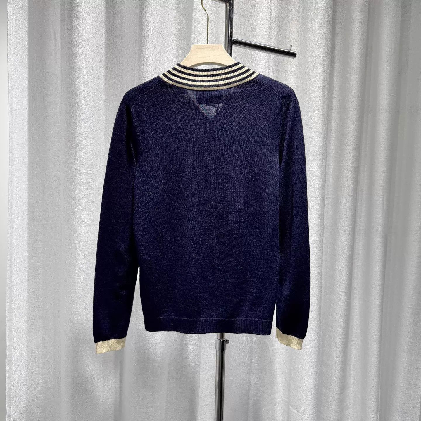 Gucci Blue V-Neck Knit Sweater with Striped Collar & Bee Size US XS / EU 42 / 0 - 2 Thumbnail