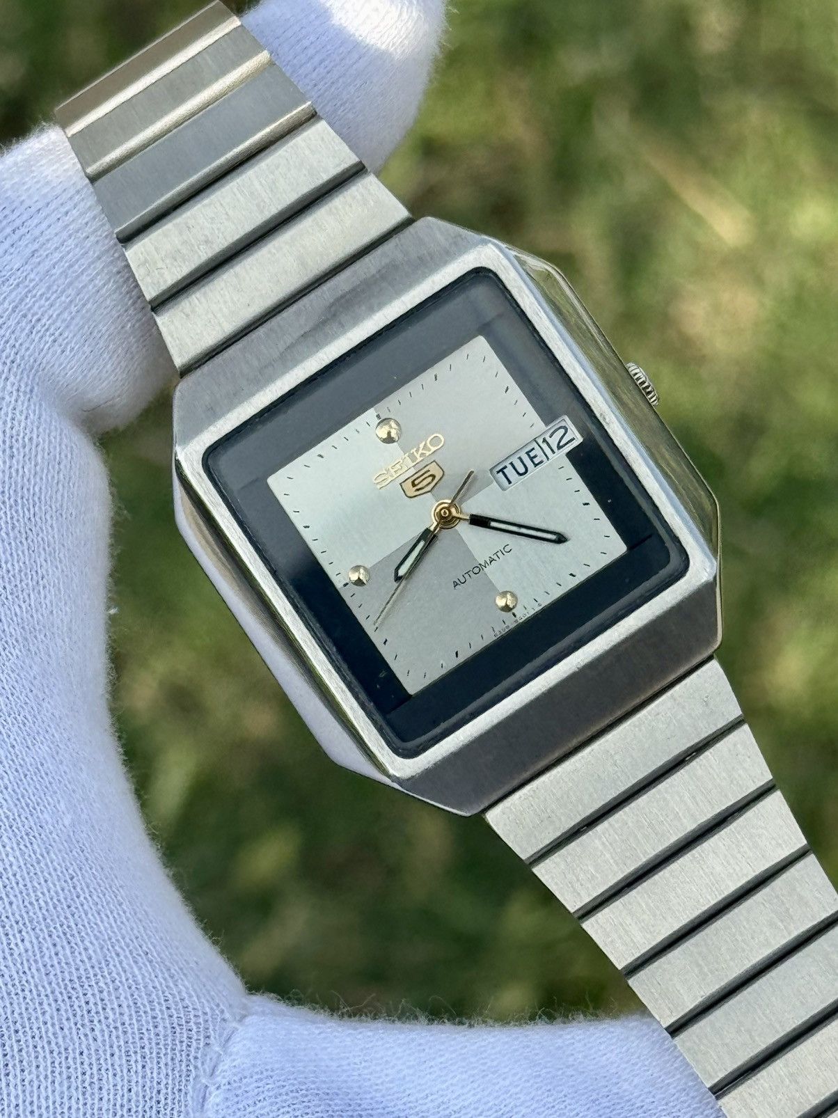 Seiko Vintage Seiko 5 Automatic japan Watch: silver Dial, TV Case Size 36 - 4 Thumbnail