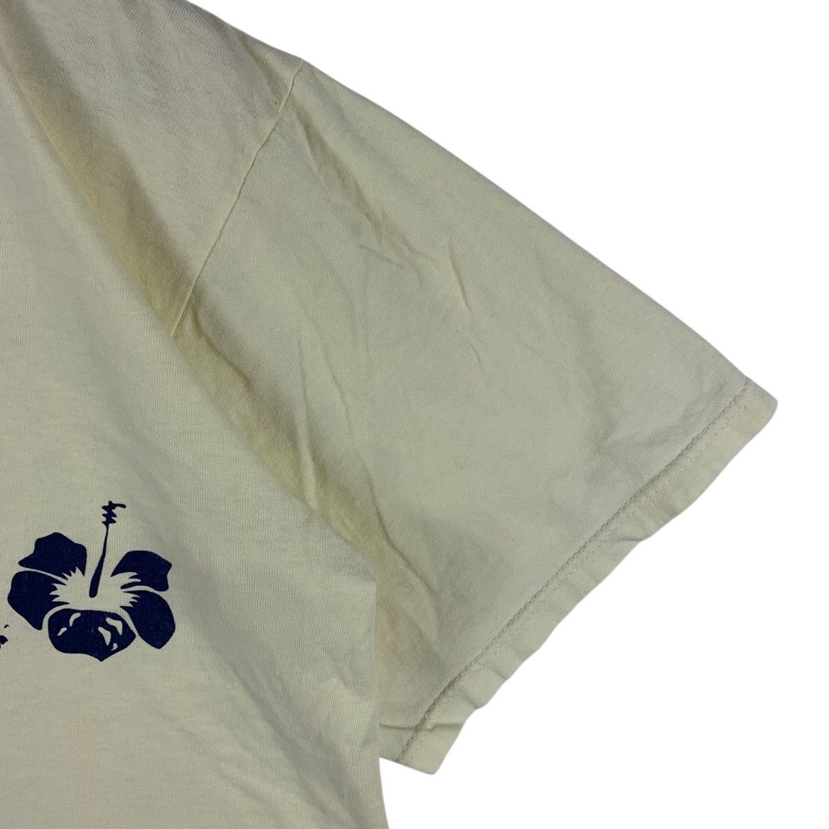 Other Vintage Secret Surfer Hibiscus Graphic Tee Size US L / EU 52-54 / 3 - 7 Thumbnail