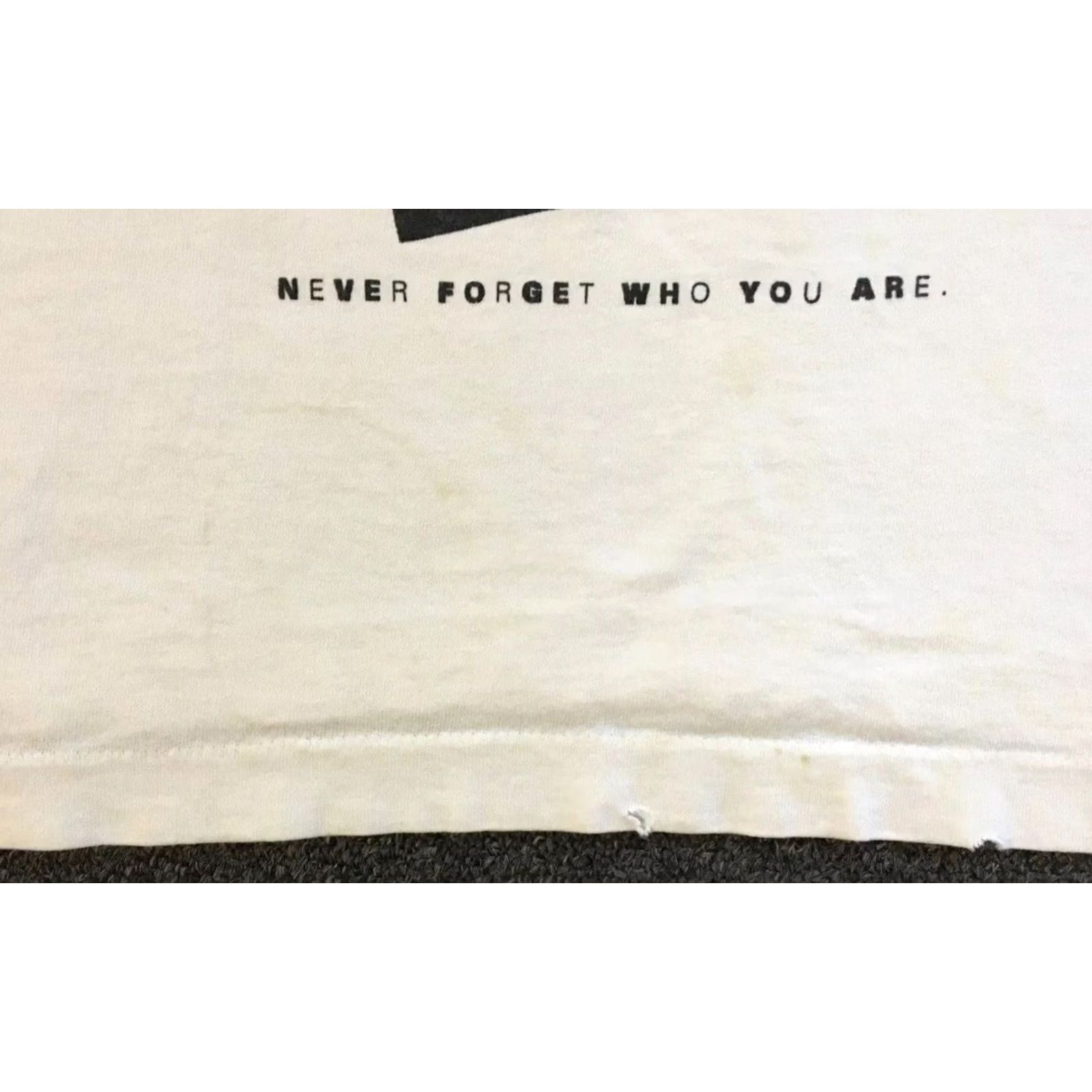 Vintage VINTAGE Never Forget Who You Are Cropped Shirt White One Size Boxy Abstract Art Grunge 80s 90s Women T-Shirt US Made Single Stitch Size ONE SIZE - 7 Thumbnail