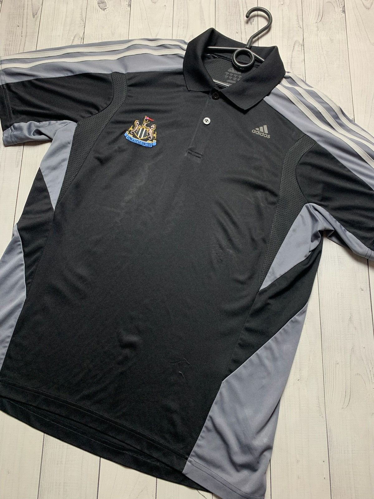 Adidas × Vintage Vintage adidas New Castle United soccer jersey size L Size US L / EU 52-54 / 3 - 2 Thumbnail