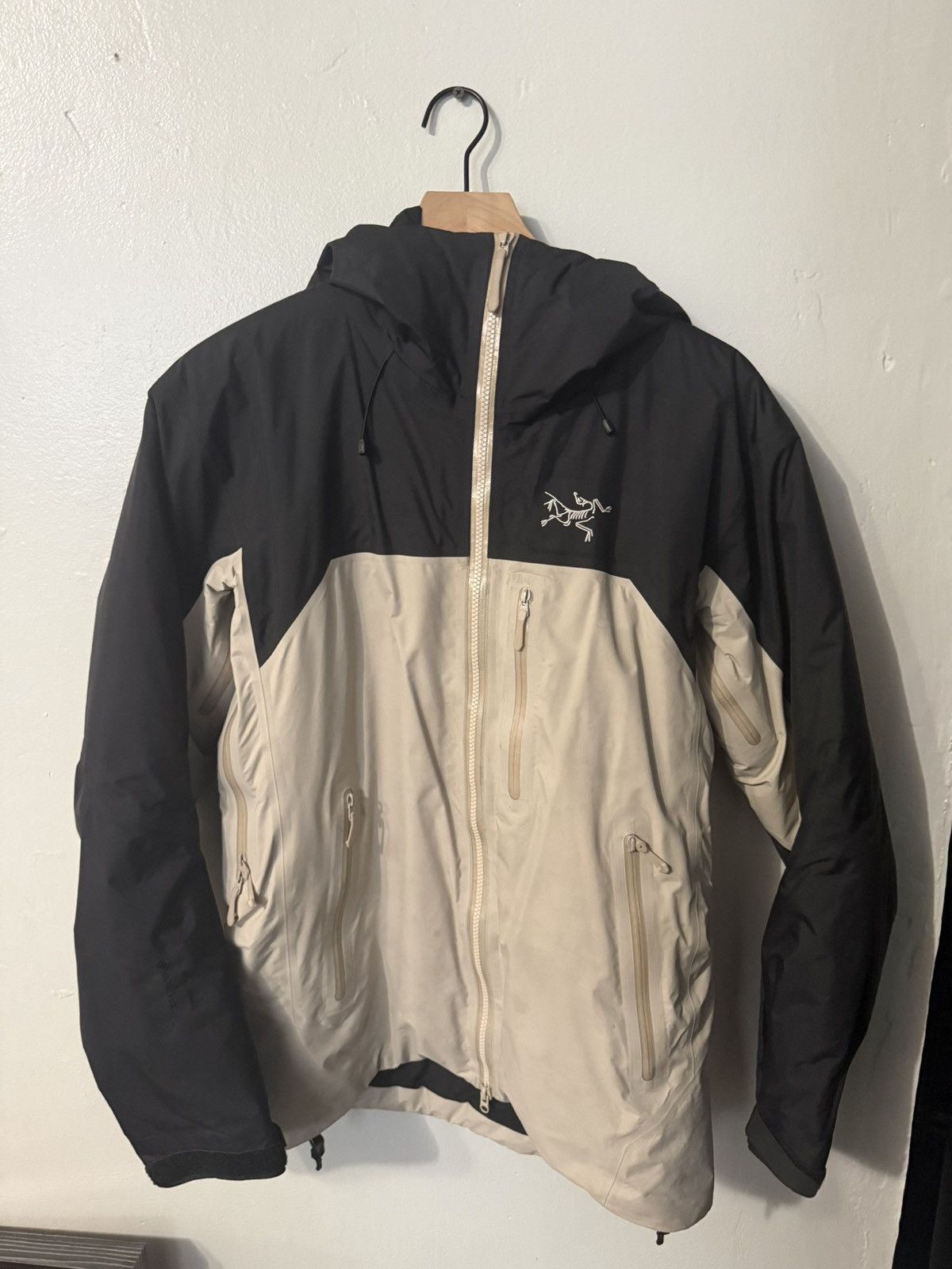 Arc'teryx Arc’teryx Beta Insulated Jacket — Two-Tone Black/Sand Size US S / EU 44-46 / 1 - 1 Thumbnail