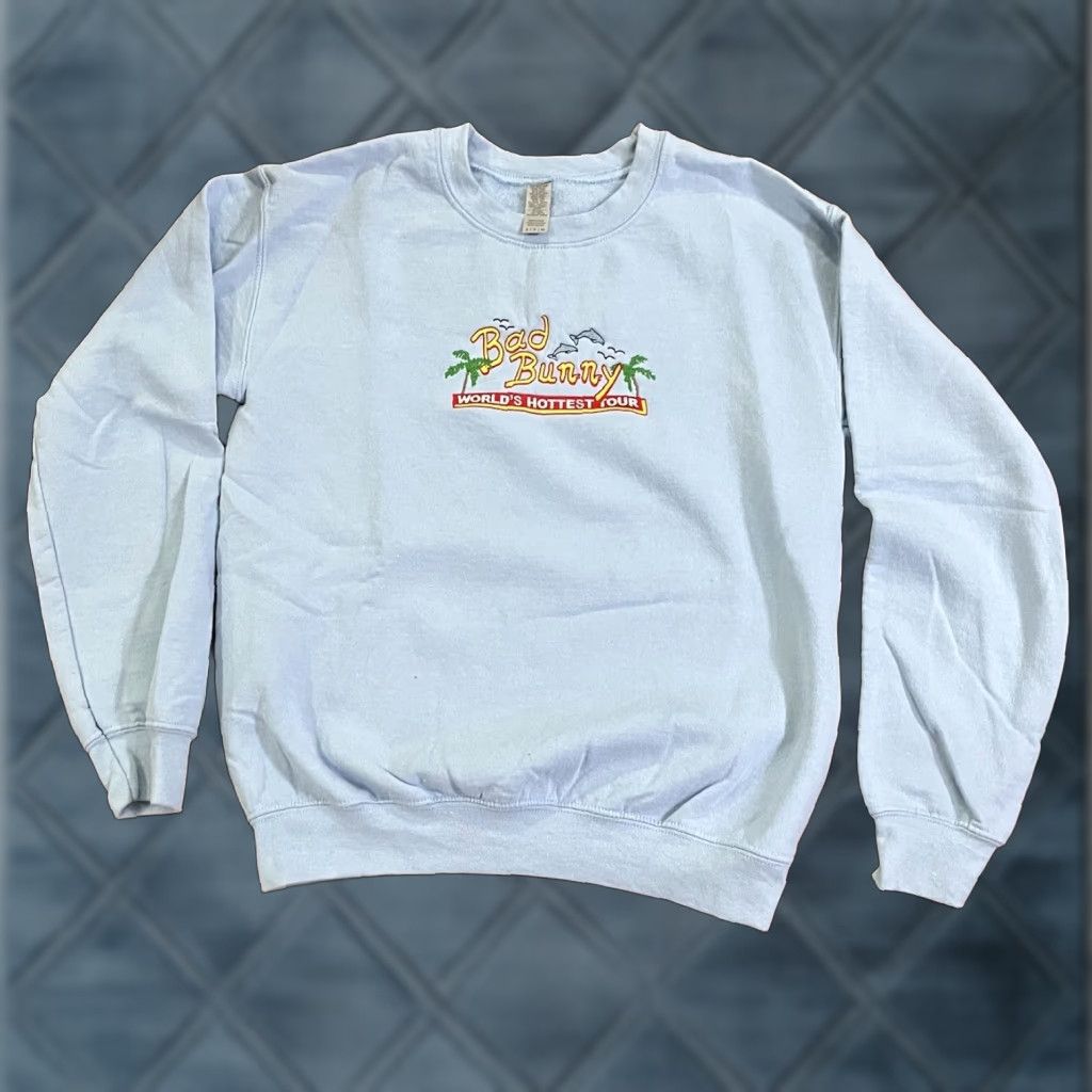 Gildan VINTAGE Gildan Sweatshirt Crewneck Bad Bunny Worlds Hottest Tour Small Light Blue Mens Pullover Long Sleeve Cotton Polyester Knit Embroidered Logo Size US S / EU 44-46 / 1 - 1 Thumbnail