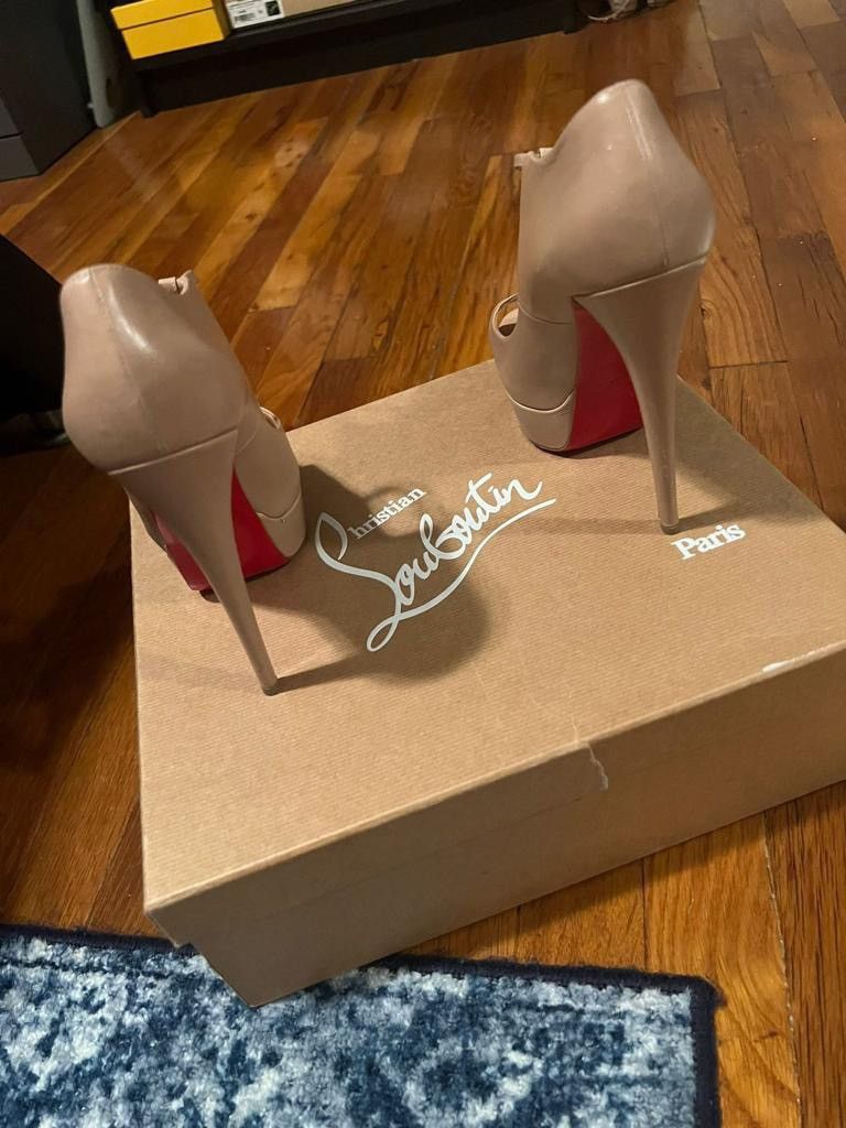 Christian Louboutin Christian Louboutin Heels Size US 7.5 / IT 37.5 - 2 Thumbnail