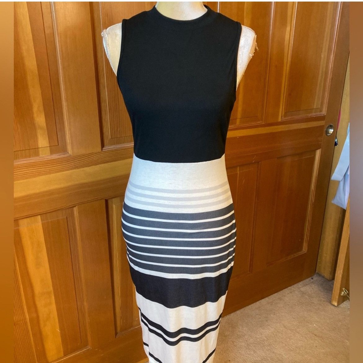 Designer × Other NWT, Lavishly Paris Women’s Halter Design Colorblock Dress Size M / US 6-8 / IT 42-44 - 2 Thumbnail
