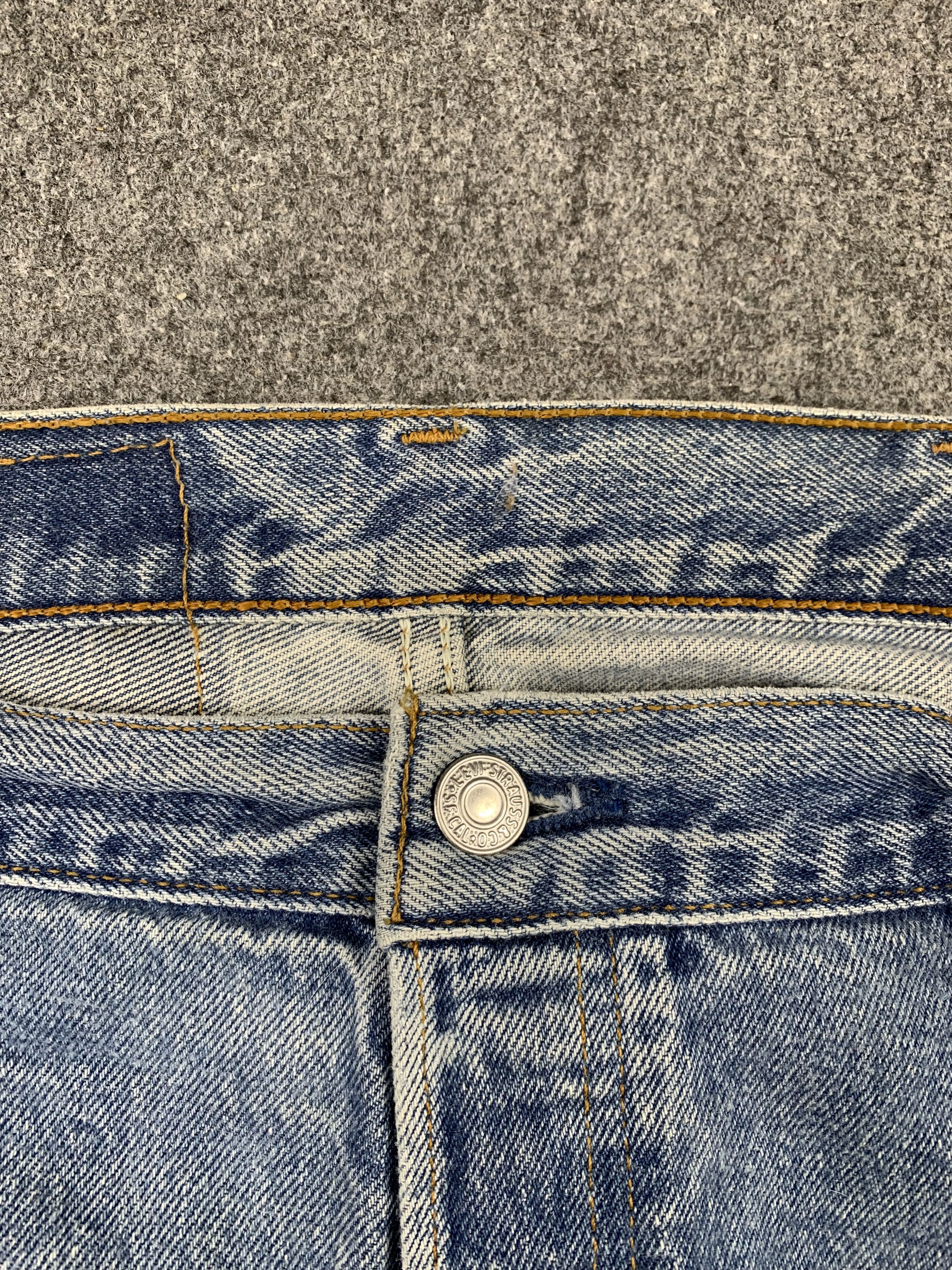 Levi's Vintage 90s Levis 501 Light Wash Jeans DP2157 Size US 38 / EU 54 - 6 Thumbnail