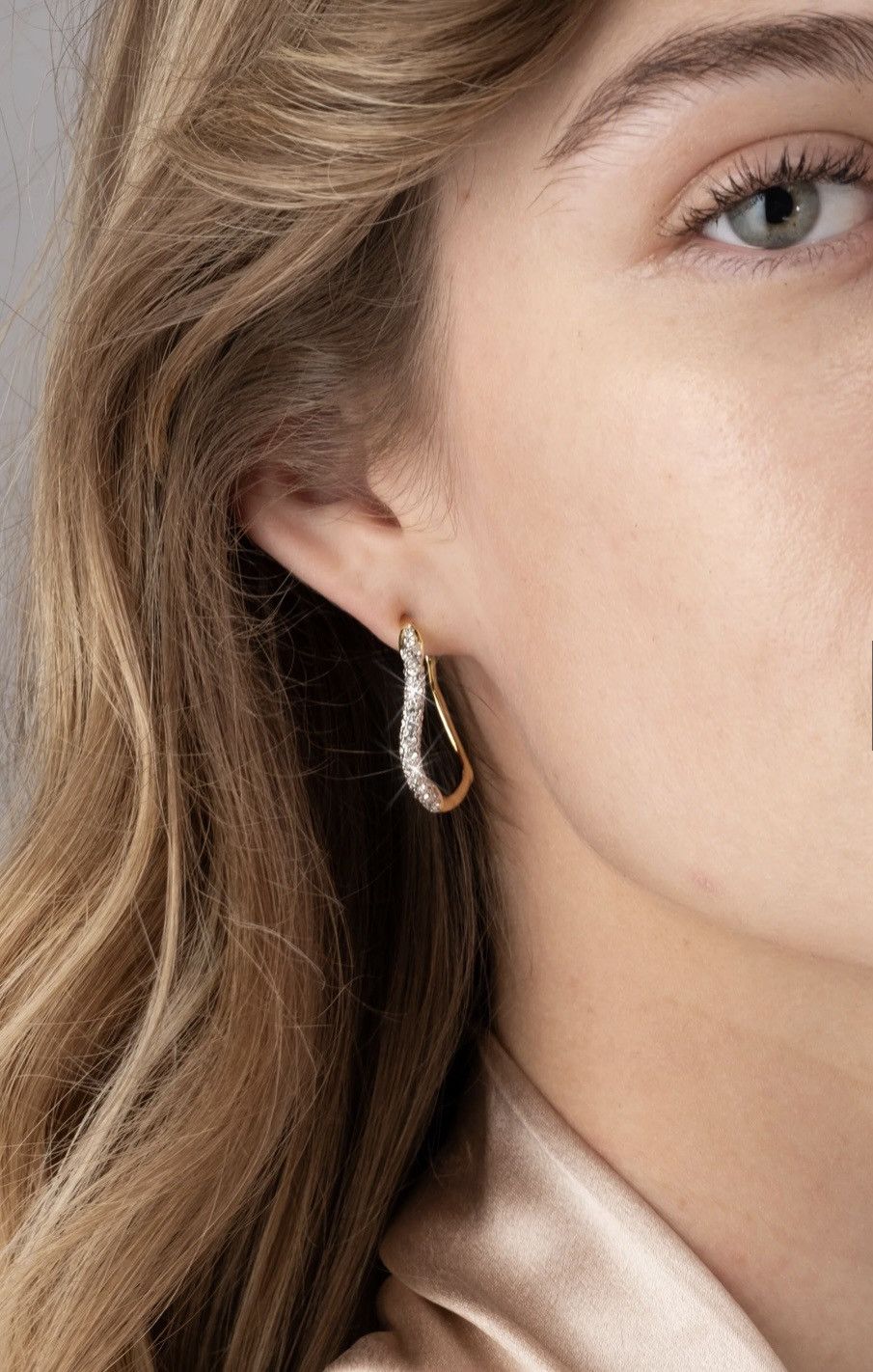 Kith Kith crystal pave hoop earrings in gold Size ONE SIZE - 2 Thumbnail