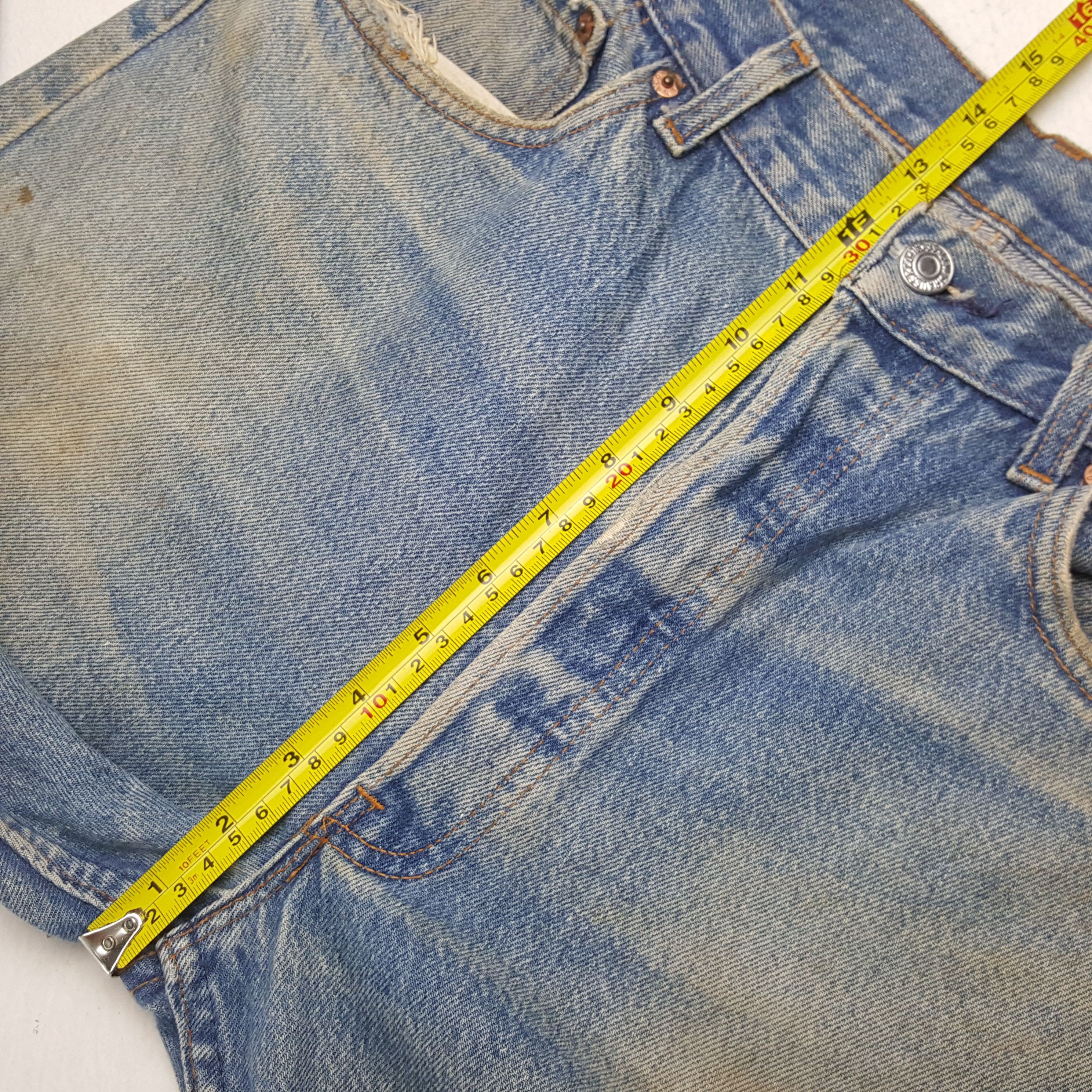 Levi's Vintage 90's Levis 501 Distressed Ripped Denim jeans RR9 Size US 33 - 8 Thumbnail