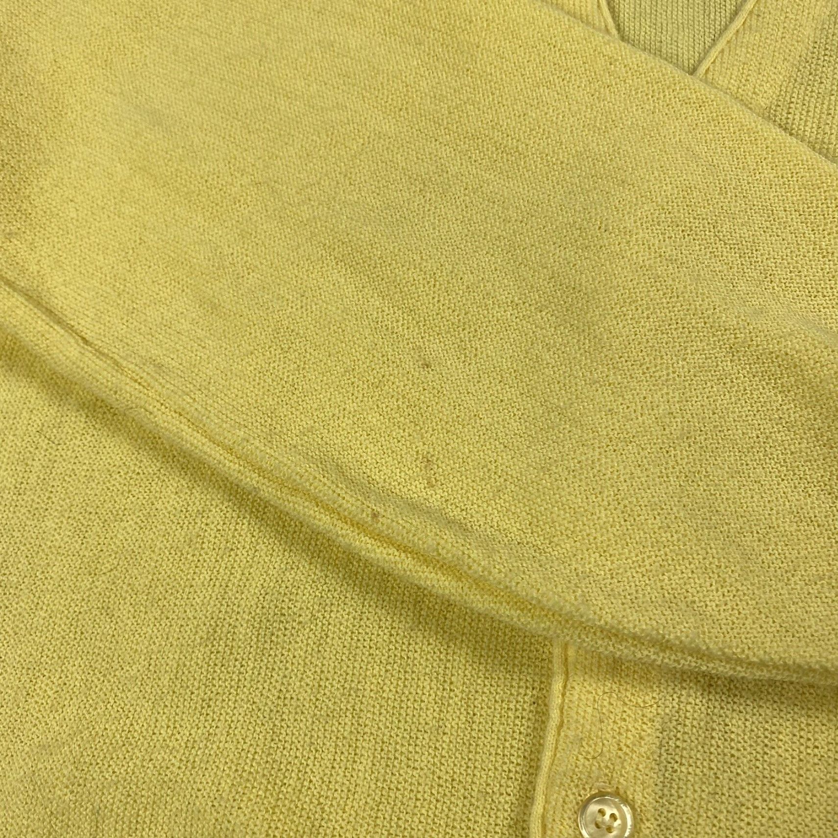 Jantzen VINTAGE Jantzen Cardigan Sweater Men's XL Yellow Acrylic Made in USA 80s Cardigan Mens XL Yellow 80s USA Jantzen Cardigan Size US XL / EU 56 / 4 - 3 Thumbnail