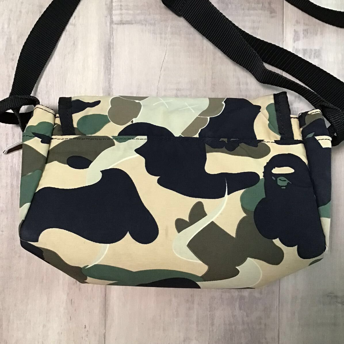 Bape × Kaws × Nigo KAWS × BAPE camo bendy shoulder bag a bathing ape NIGO Size ONE SIZE - 4 Thumbnail