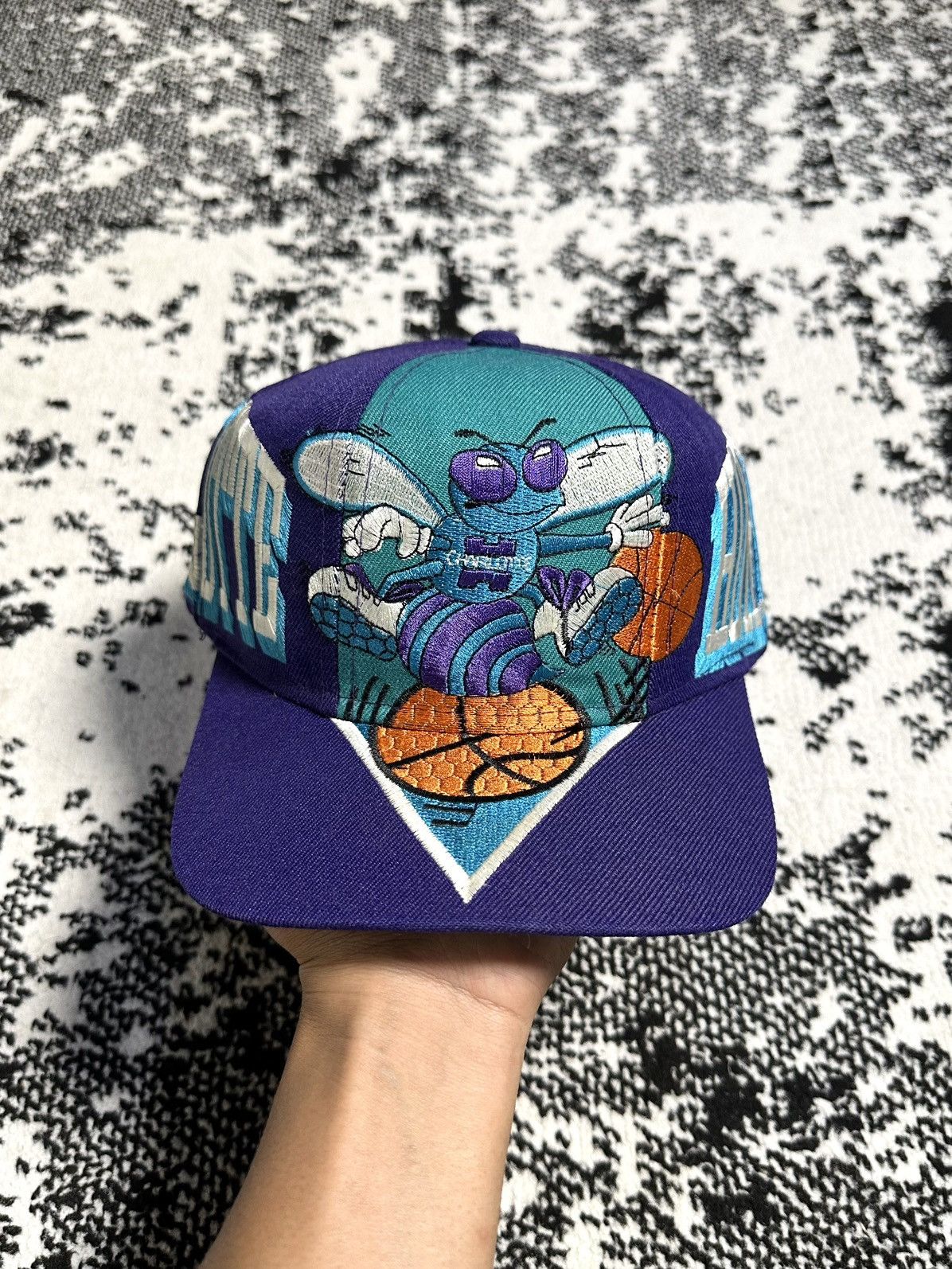 Vintage Vintage Charlotte Hornets 90s Colombian Hat Moster Logo Size ONE SIZE - 1 Thumbnail