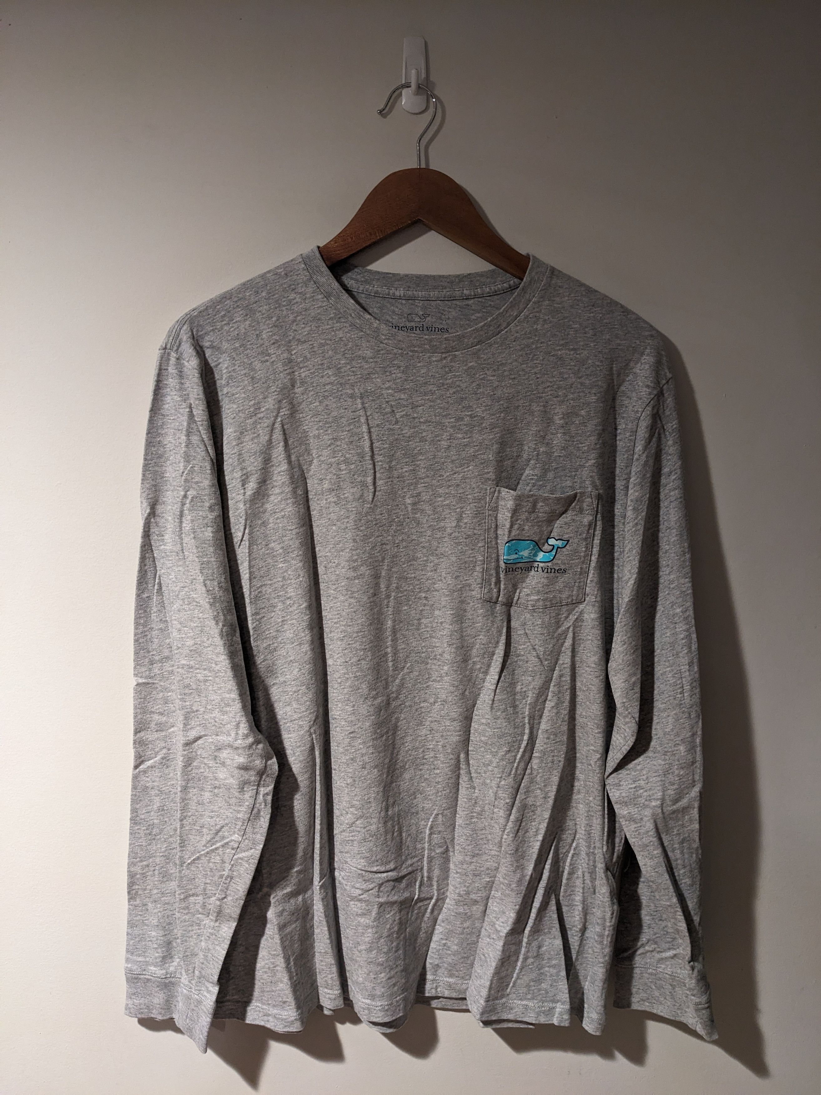 Designer × Vineyard Vines Vineyard Vines Fish Animal Nature Medium Long-Sleeve T-Shirt Size US M / EU 48-50 / 2 - 3 Thumbnail