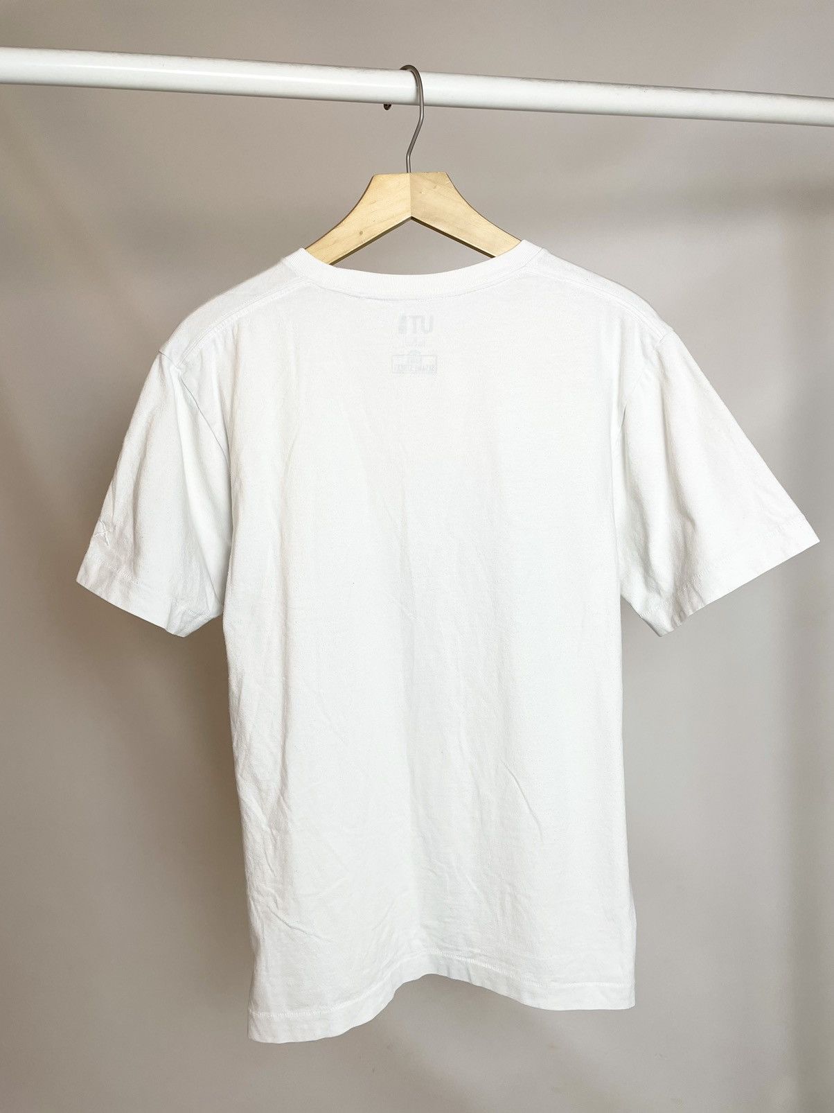 Kaws × Uniqlo Uniqlo x KAWS 👾 companion sesame street white tee t-shirt Size US M / EU 48-50 / 2 - 12 Thumbnail
