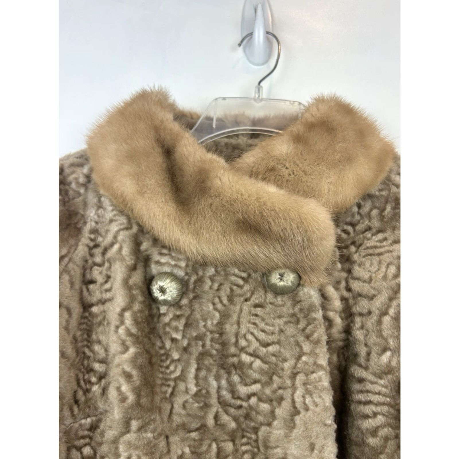 Vintage VINTAGE Bacara Coat Women Faux Fur Beige Mink Collar Cuffs 60s Overcoat Medium Winter Party/Cocktail Formal Satin Lining Button Size M / US 6-8 / IT 42-44 - 5 Thumbnail
