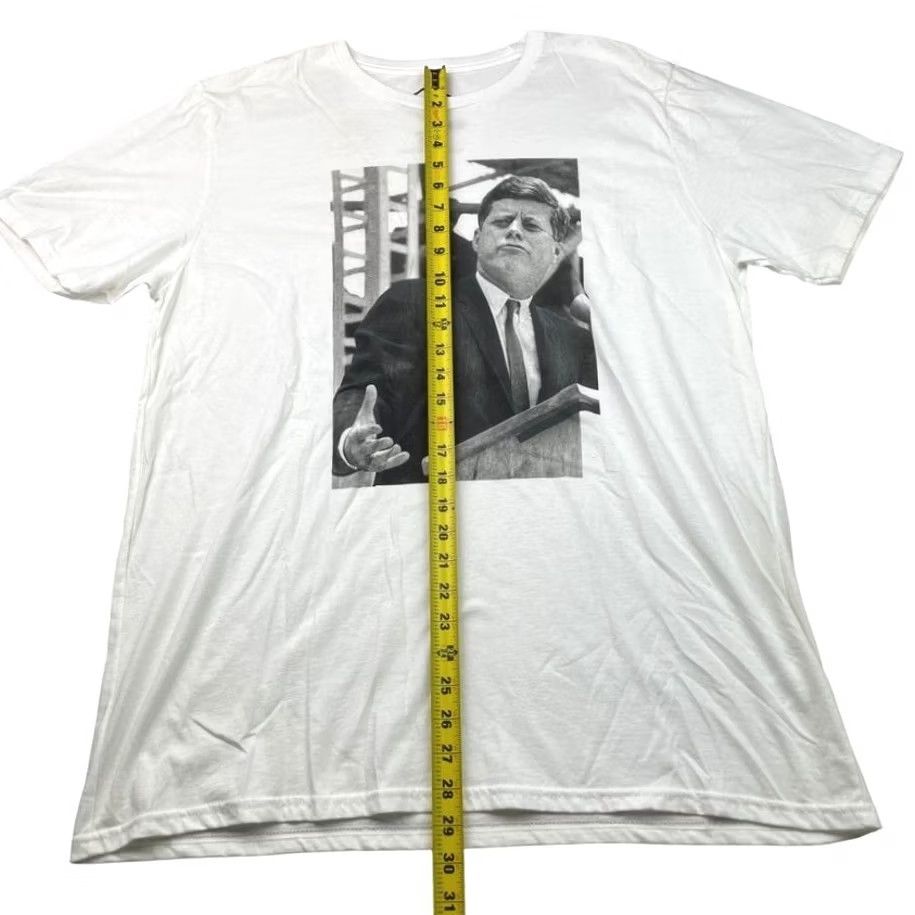 Vintage Altru Apparel John F Kennedy Life Magazine Men's T-Shirt White XL Crew Neck Short Sleeve Graphic Print Vintage No Mens XL White USA Politics 1960s Size US XL / EU 56 / 4 - 4 Thumbnail