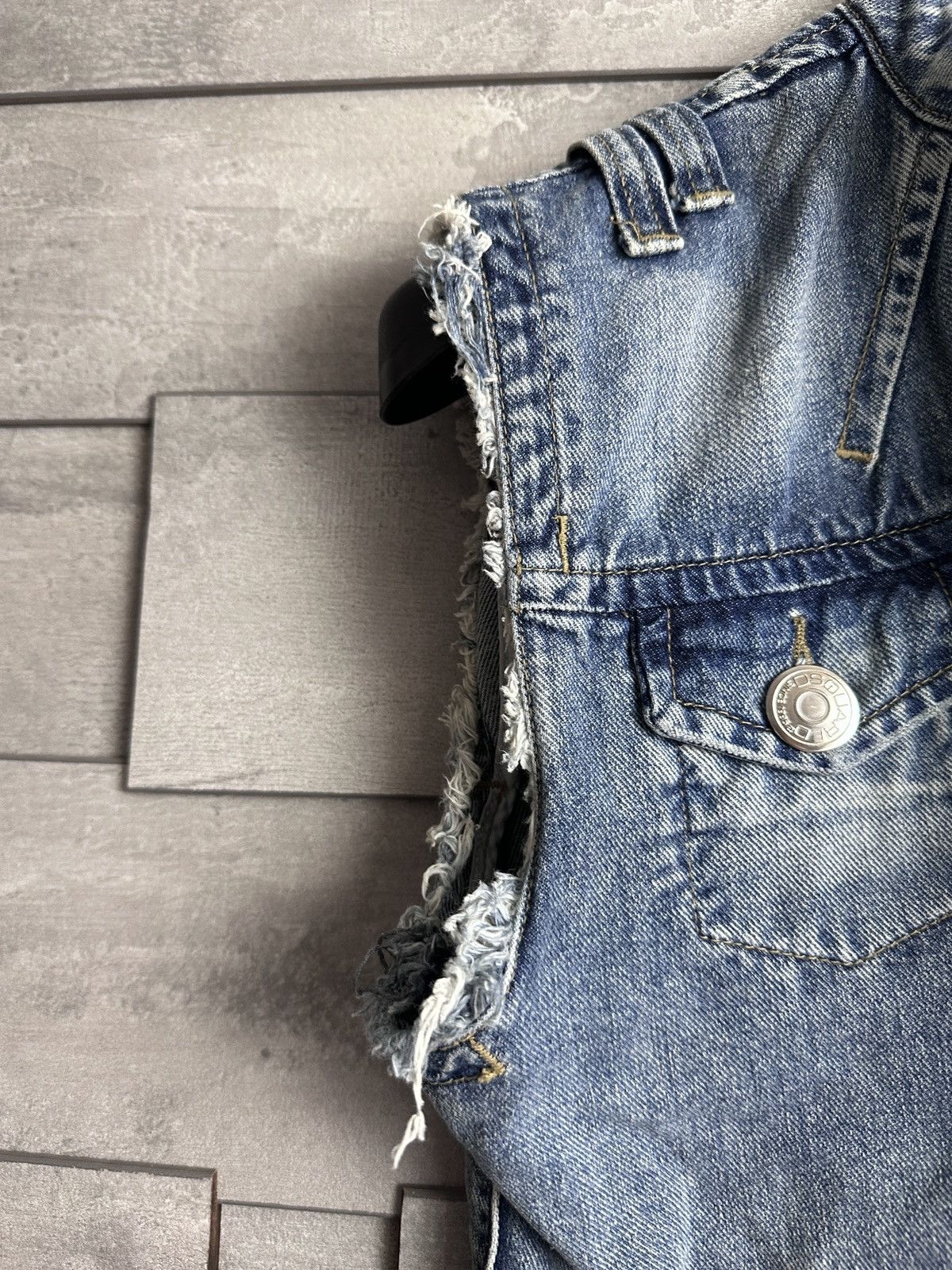 Dsquared2 Rare Cropped Distressed Dsquared2 Denim Vest Runway SS2005 Size US L / EU 52-54 / 3 - 9 Thumbnail