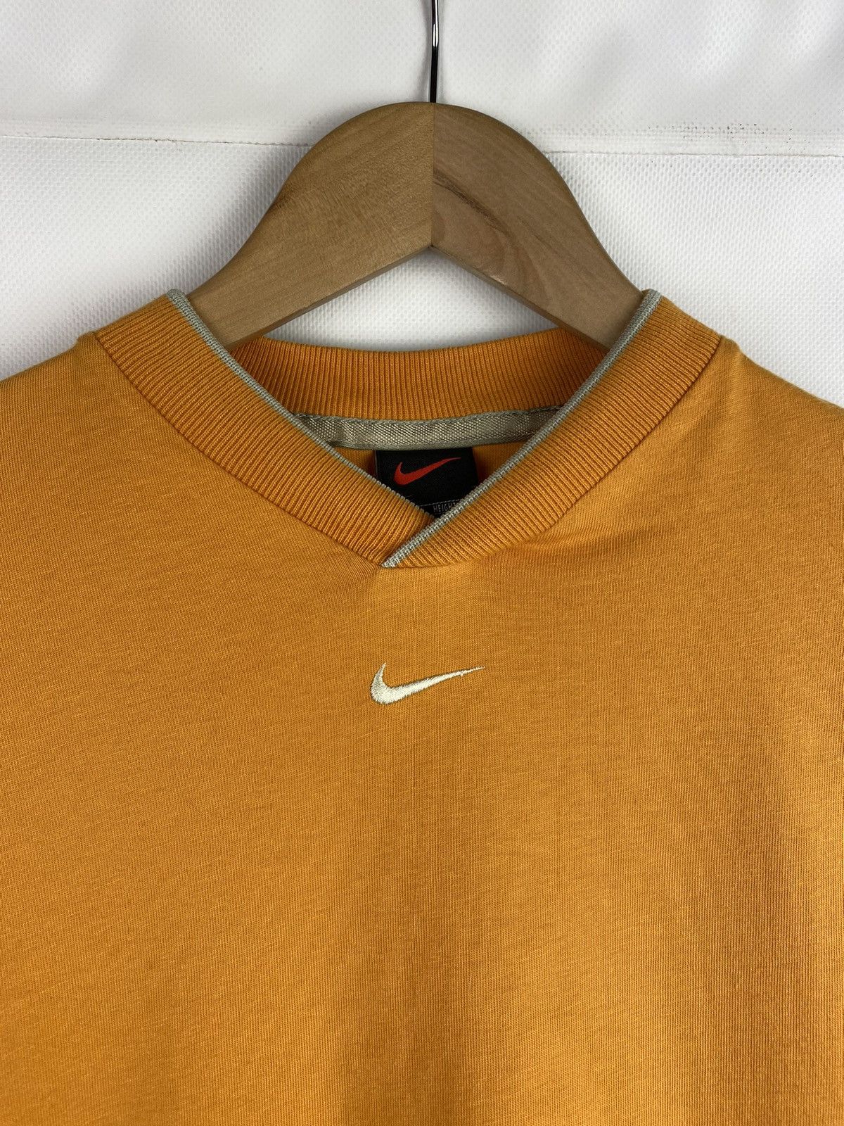 Vintage Nike vintage Y2K center logo swoosh men’s t shirt size S Size US S / EU 44-46 / 1 - 6 Thumbnail