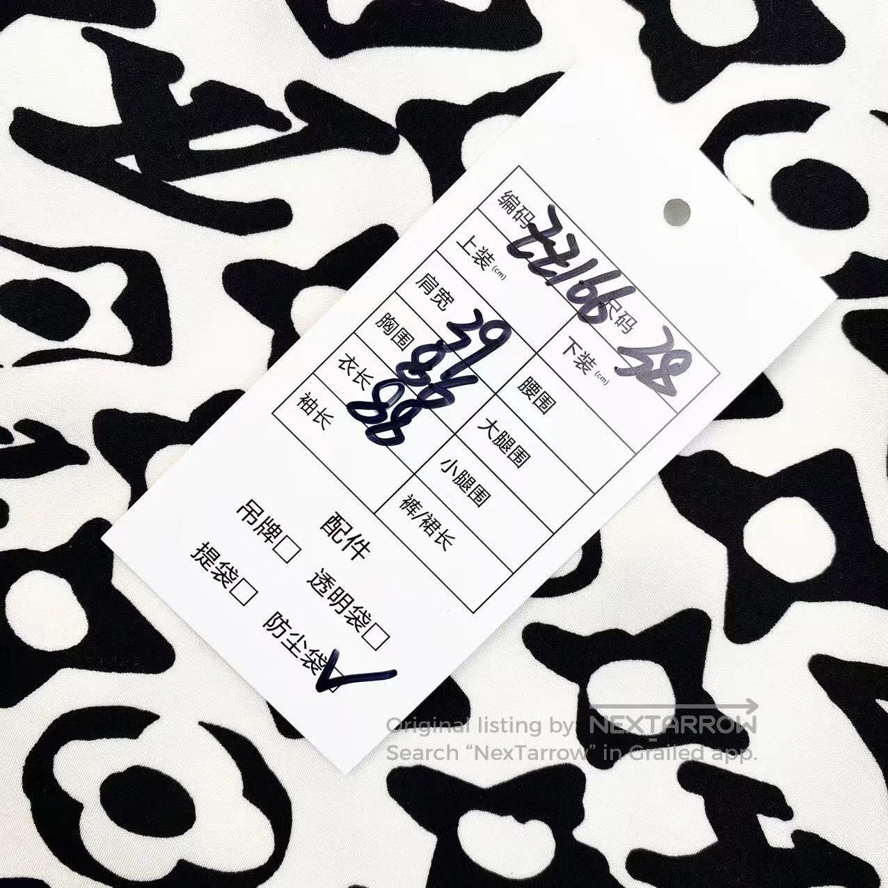 Louis Vuitton Louis Vuitton The artist co-branded a short-sleeved dress Size XS / US 0-2 / IT 36-38 - 7 Thumbnail