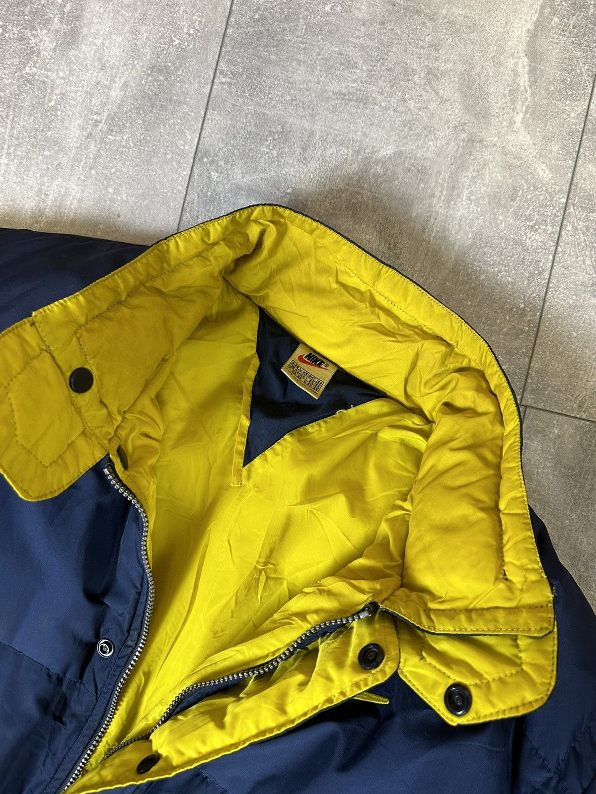 Vintage Men’s vintage rare Nike overprint logo Down jacket Size US L / EU 52-54 / 3 - 16 Thumbnail