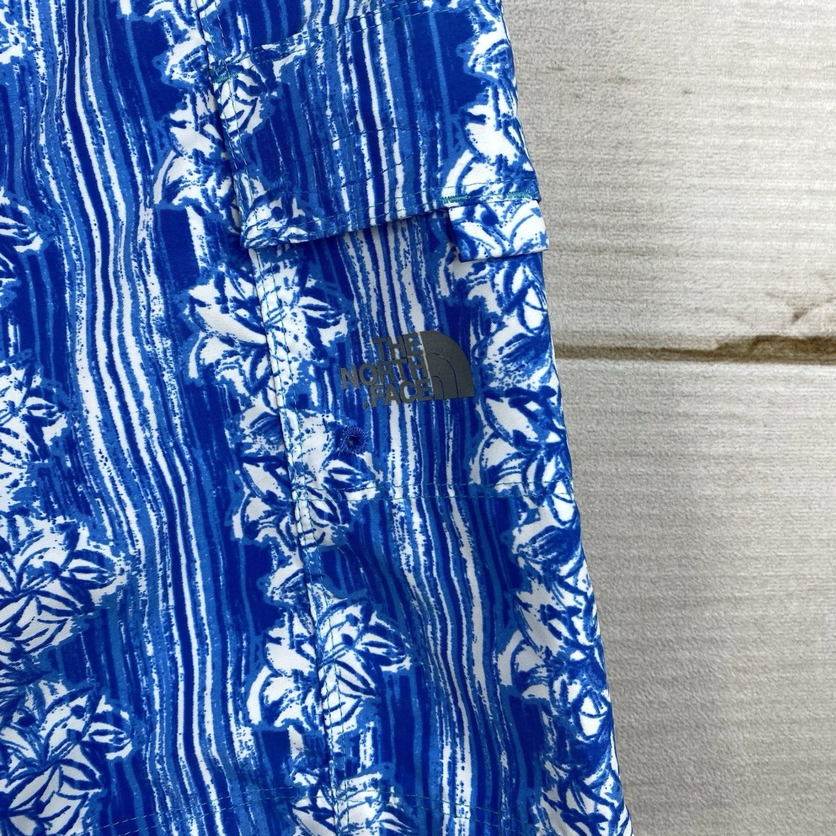 The North Face The North Face Women Swim Shorts 6 Blue Floral Unlined Quick Dry Drawstring Size 28" / US 6 / IT 42 - 2 Thumbnail