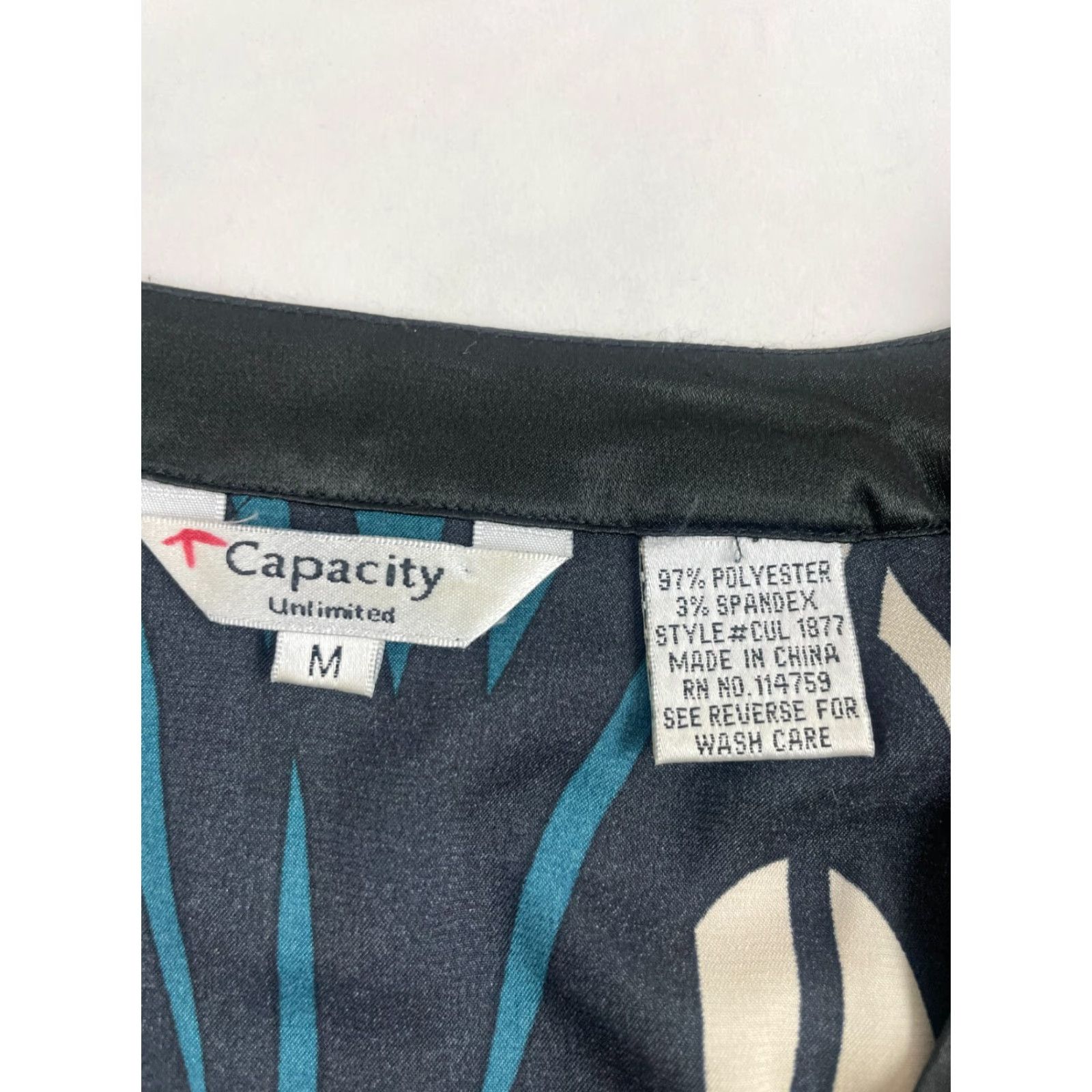 Vintage Capacity Unlimited Shirt Womens Medium Black Geometric Silky V-Neck T-Shirt Size M / US 6-8 / IT 42-44 - 7 Thumbnail