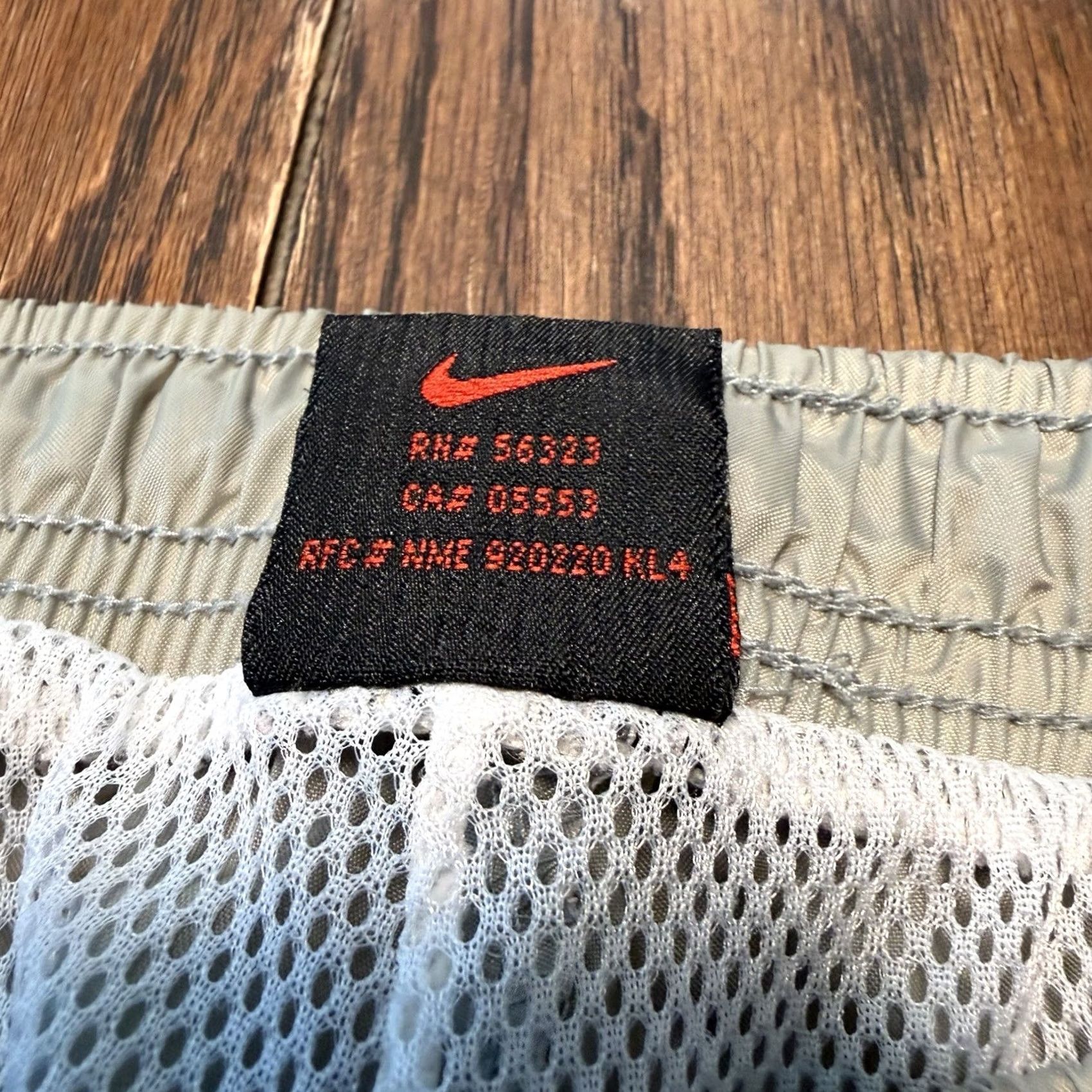 Nike VINTAGE Nike Lined Windbreaker Pants Mens Large Baggy Ankle Zip Gray Black Nike Track Pants Regular Mens Size US 33 - 7 Thumbnail